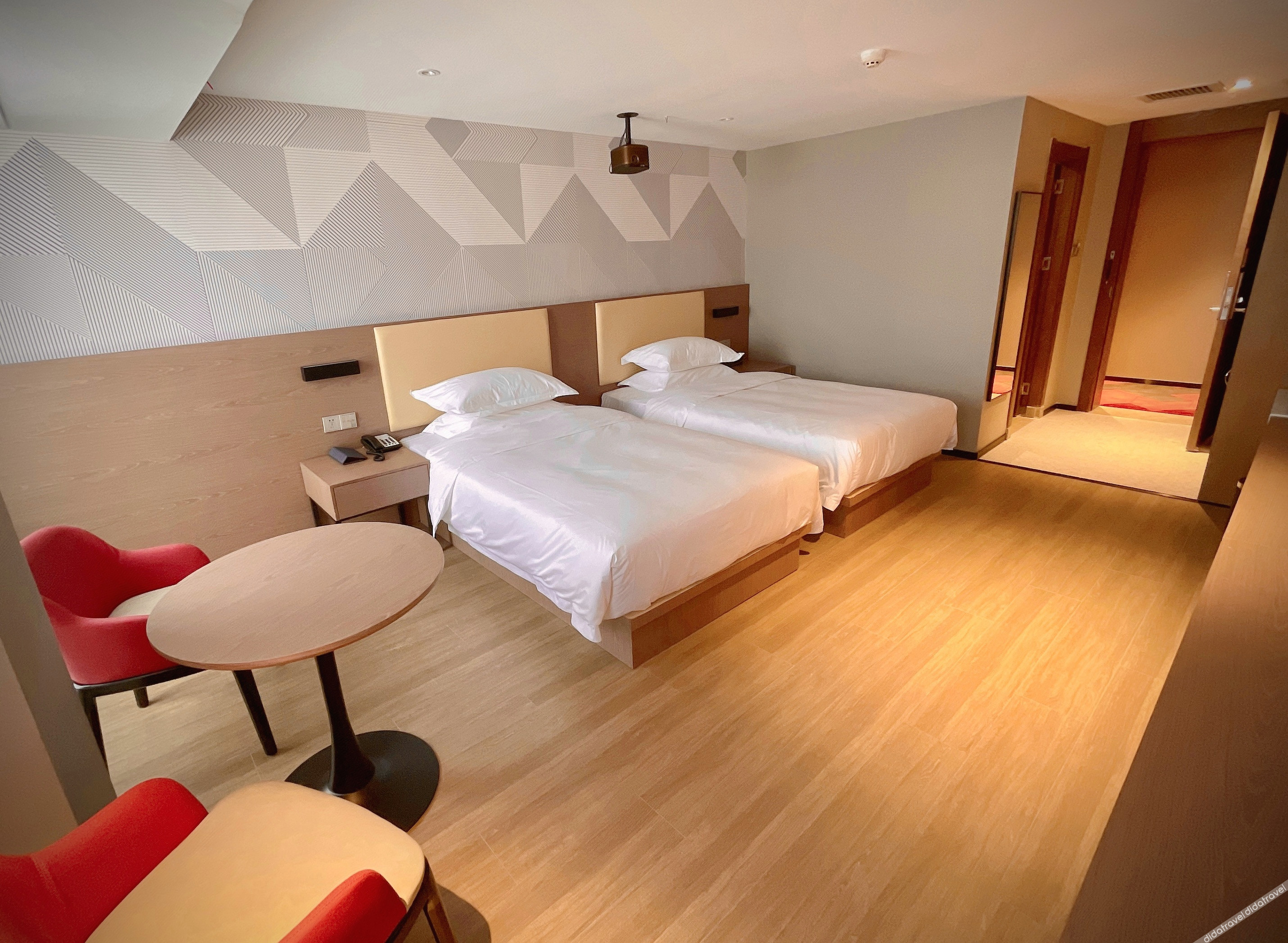 Borrman Hotel (Wuhan Huanghelou Fuxing Road Subway Station) 3*
