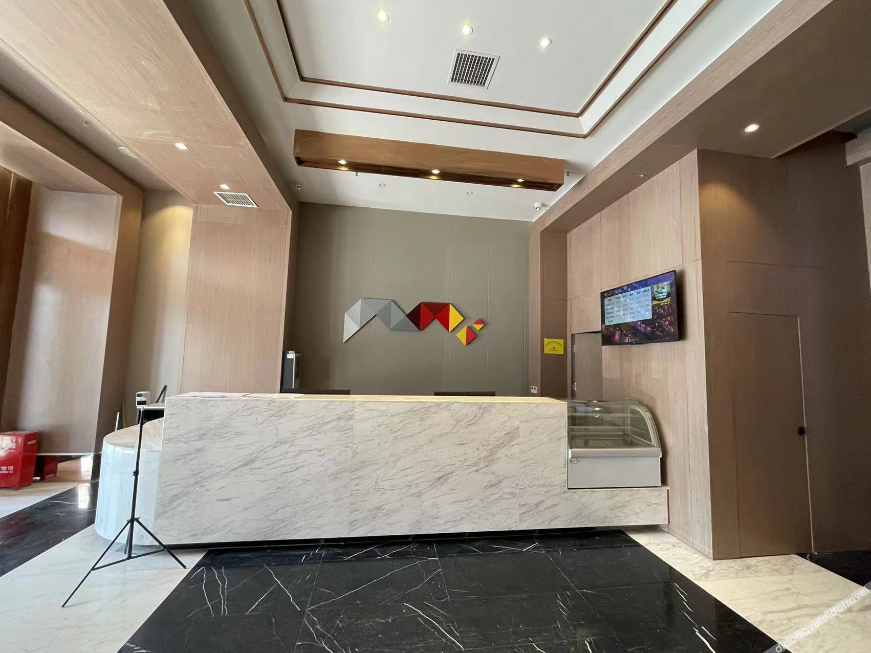 Borrman Hotel (Wuhan Huanghelou Fuxing Road Subway Station) 3*