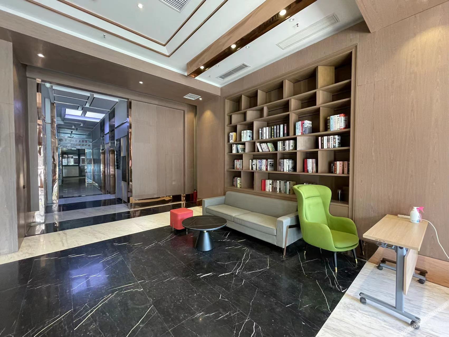 Borrman Hotel (Wuhan Huanghelou Fuxing Road Subway Station) 3*