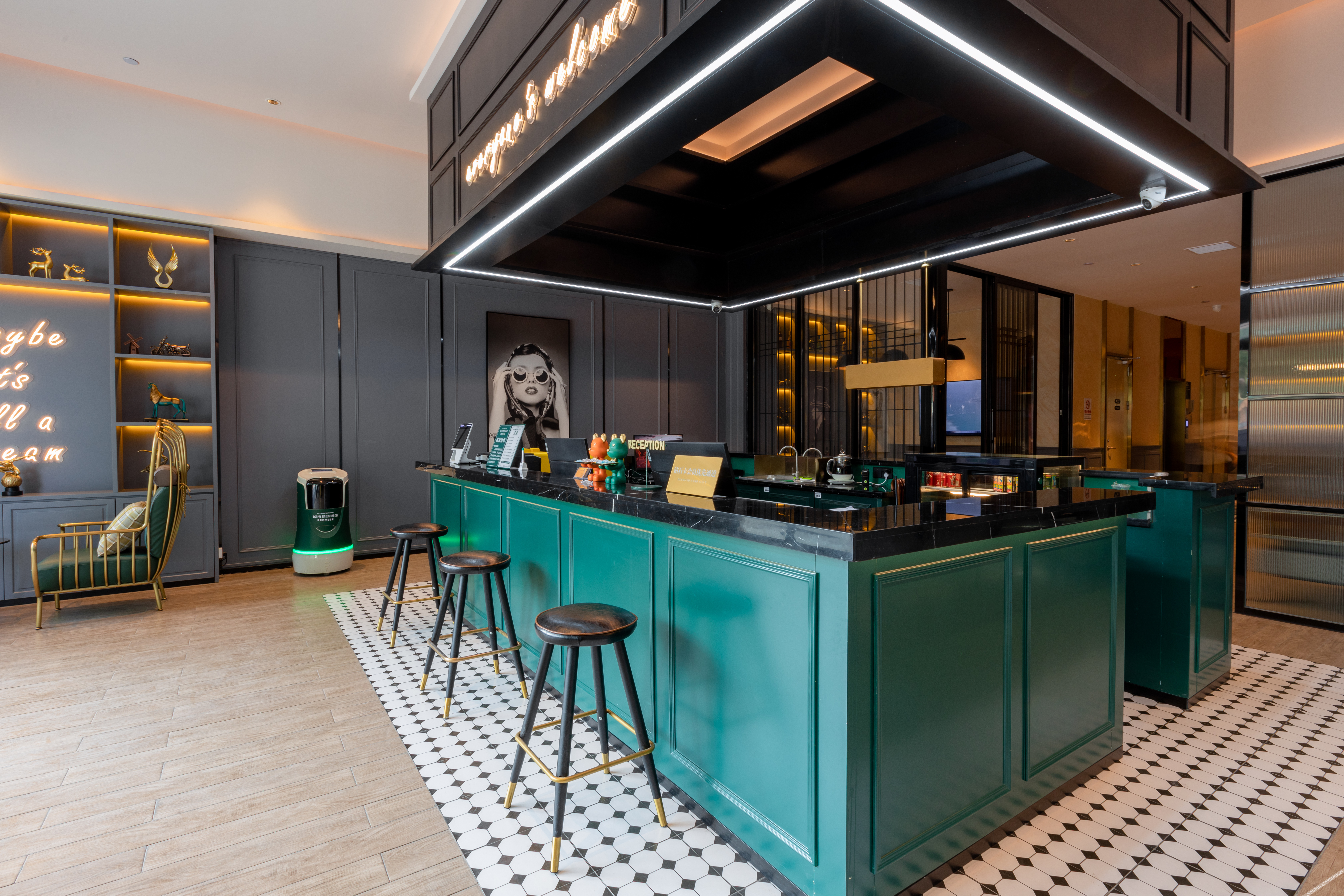 GTComfort Premier Hotel (Nanning Guangxi University Zoo Subway Station) 3*