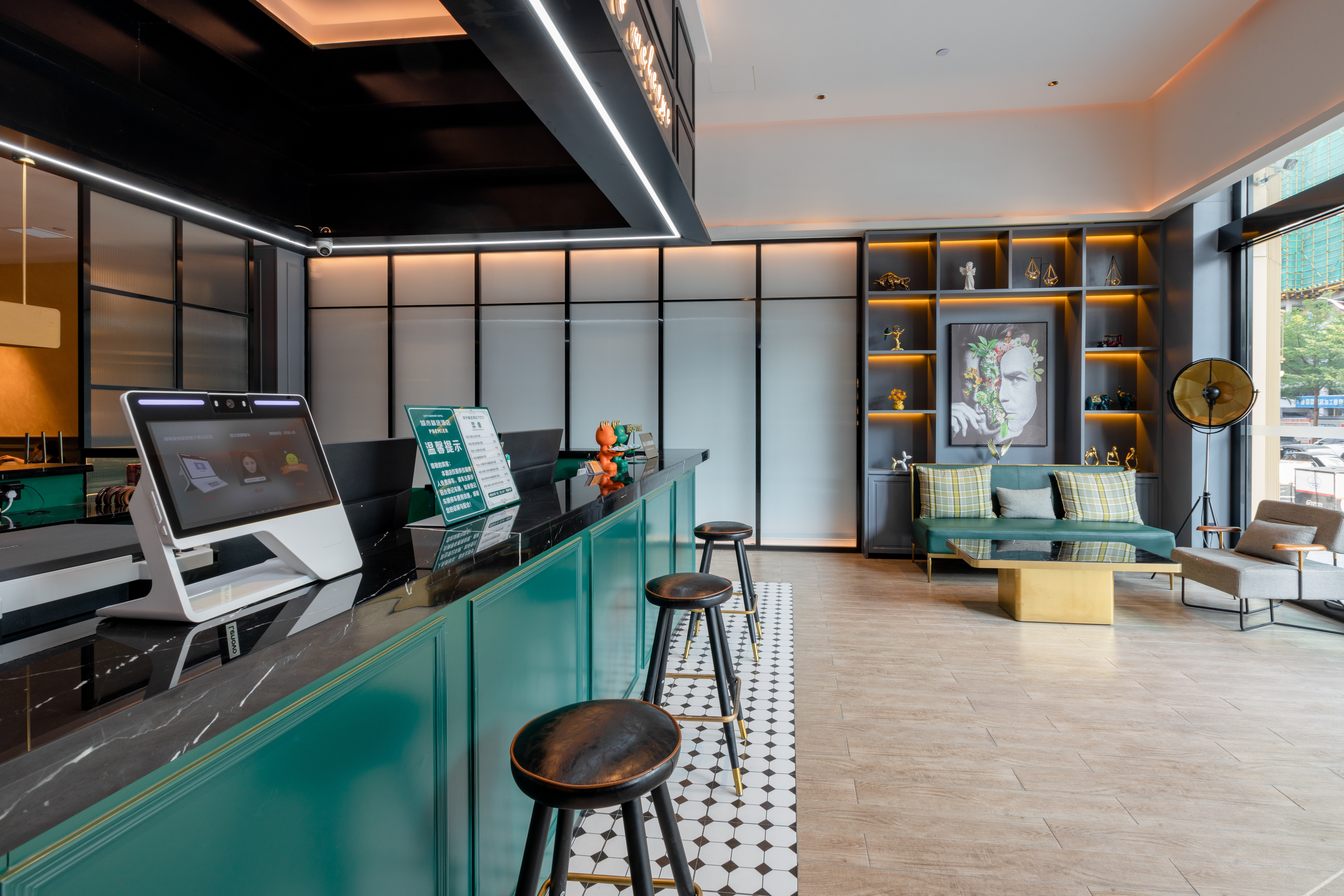 GTComfort Premier Hotel (Nanning Guangxi University Zoo Subway Station) 3*