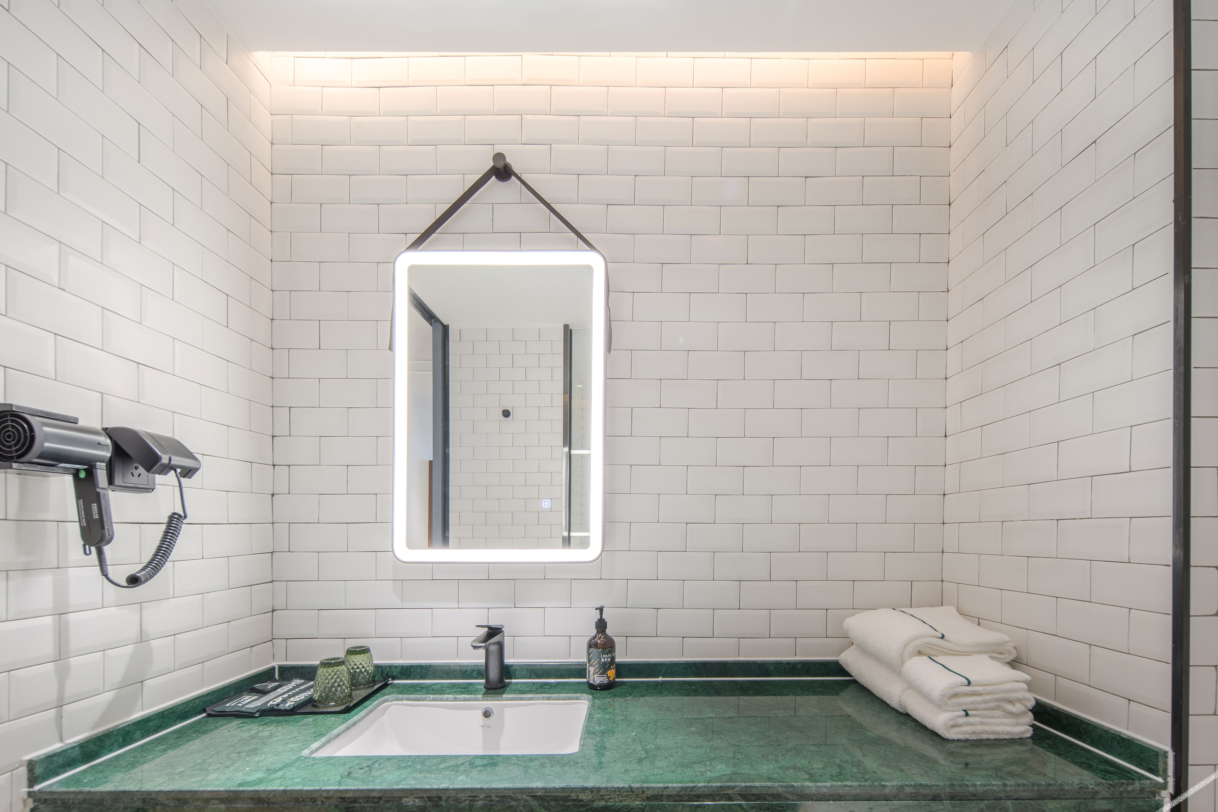 GTComfort Premier Hotel (Nanning Guangxi University Zoo Subway Station) 3*