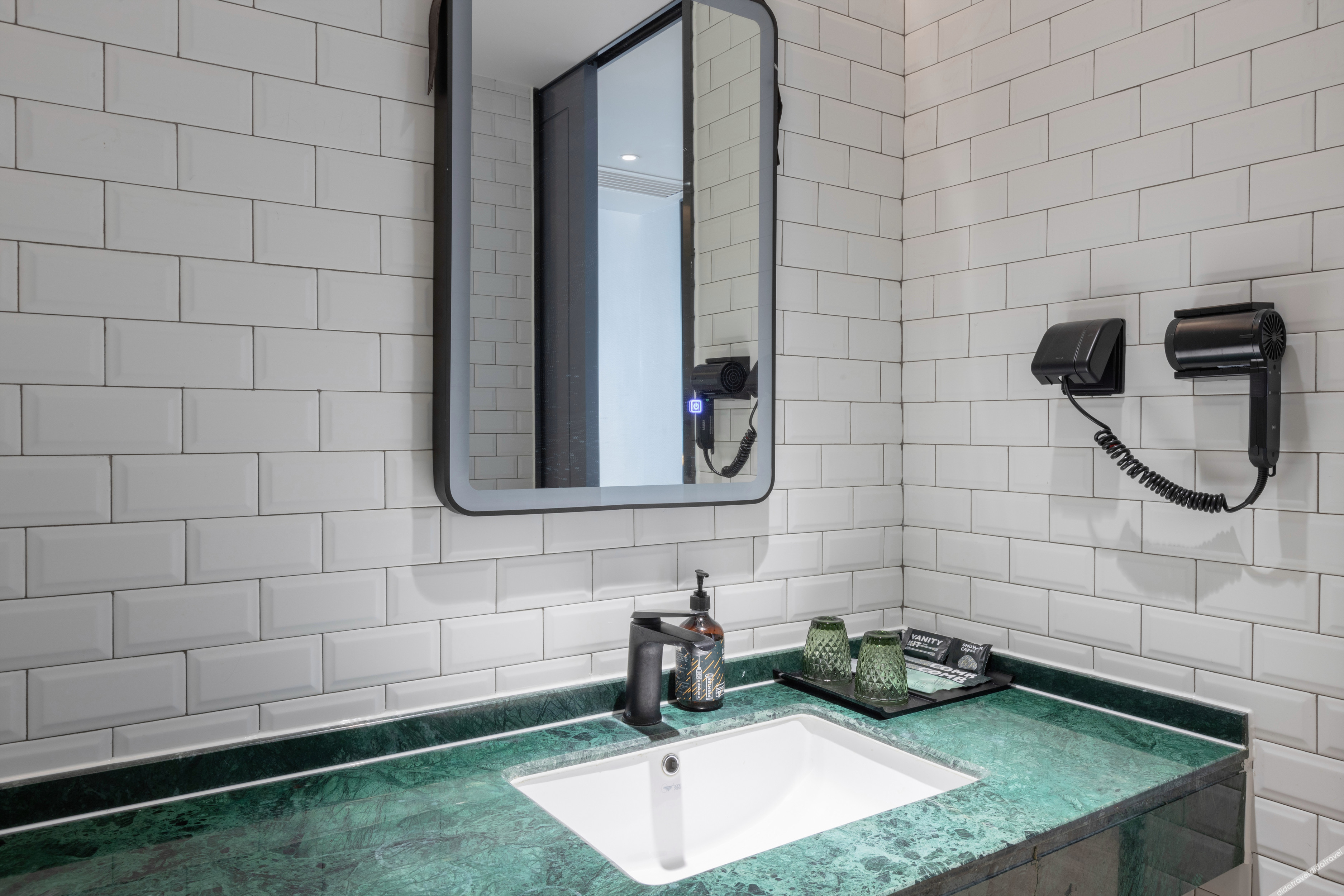 GTComfort Premier Hotel (Nanning Guangxi University Zoo Subway Station) 3*