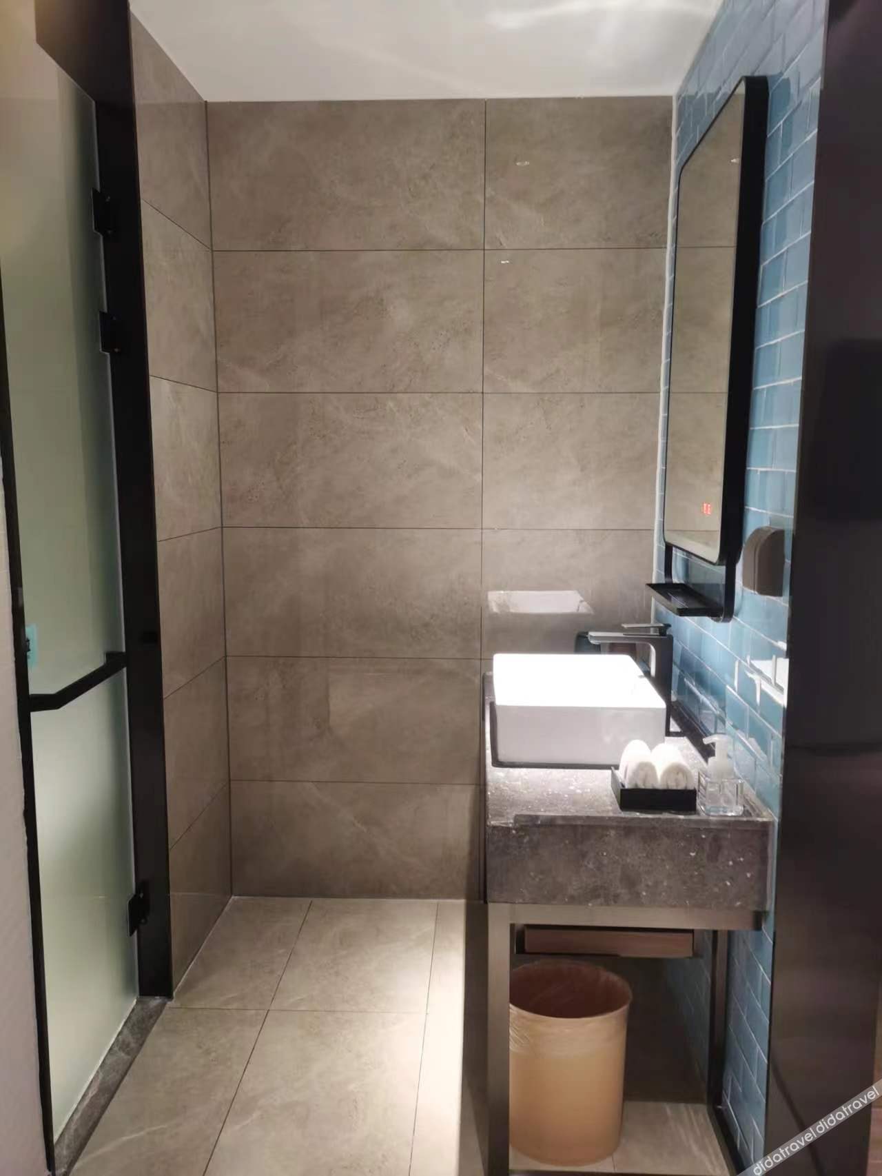 Echarm Hotel (Dongguan Guoji Qichecheng Lanqiuzhongxin) 3*