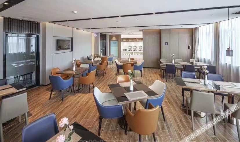 Echarm Hotel (Dongguan Guoji Qichecheng Lanqiuzhongxin) 3*