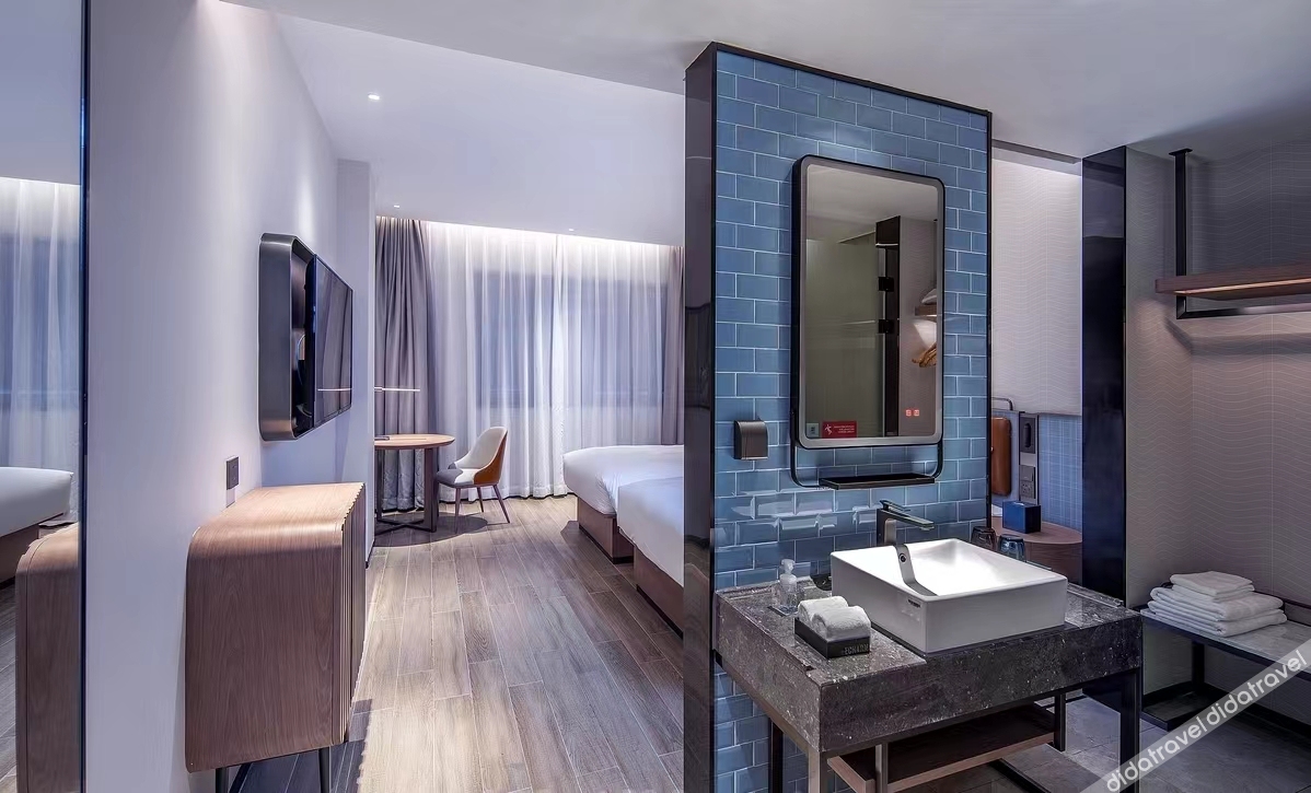 Echarm Hotel (Dongguan Guoji Qichecheng Lanqiuzhongxin) 3*