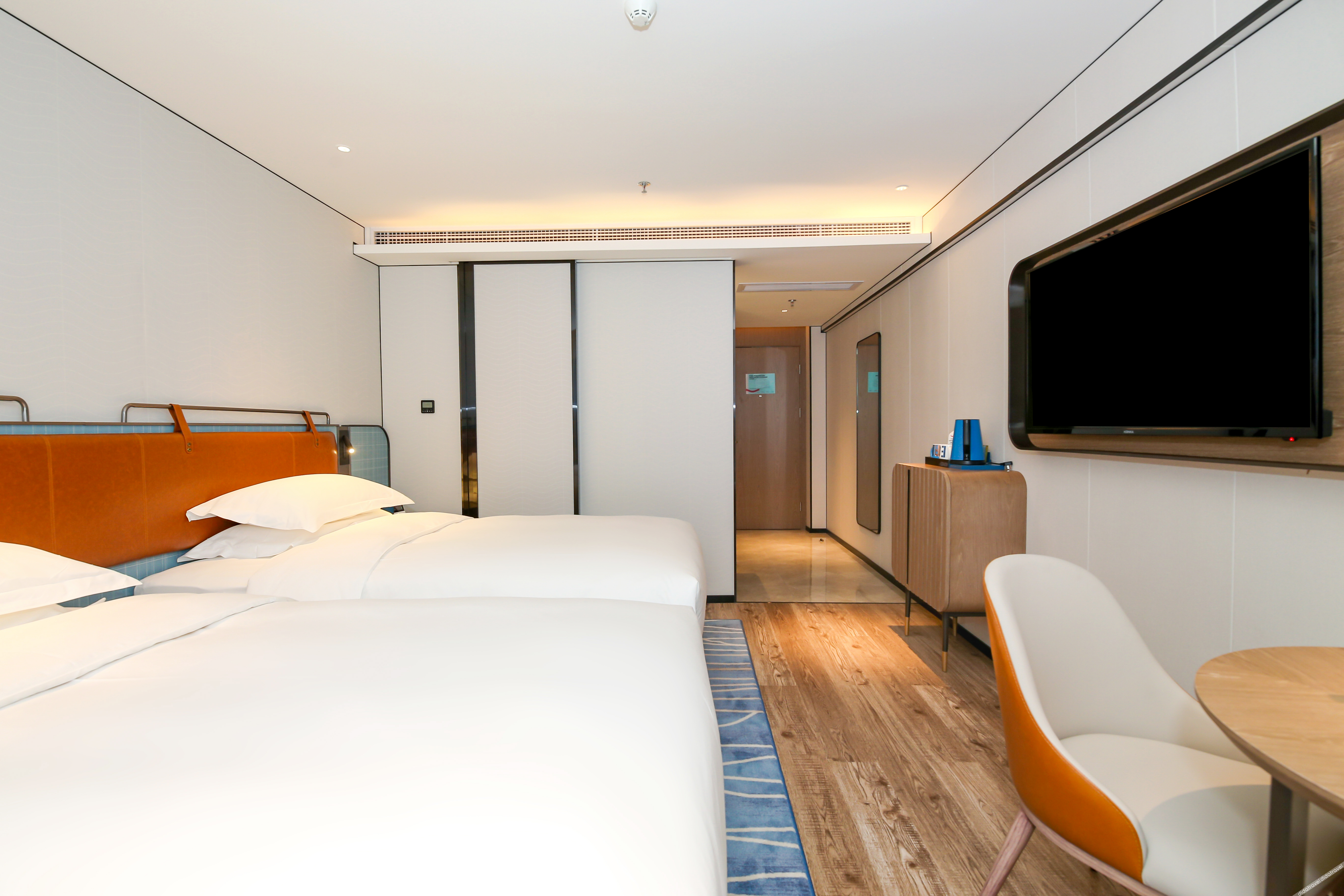 Echarm Hotel (Dongguan Guoji Qichecheng Lanqiuzhongxin) 3*
