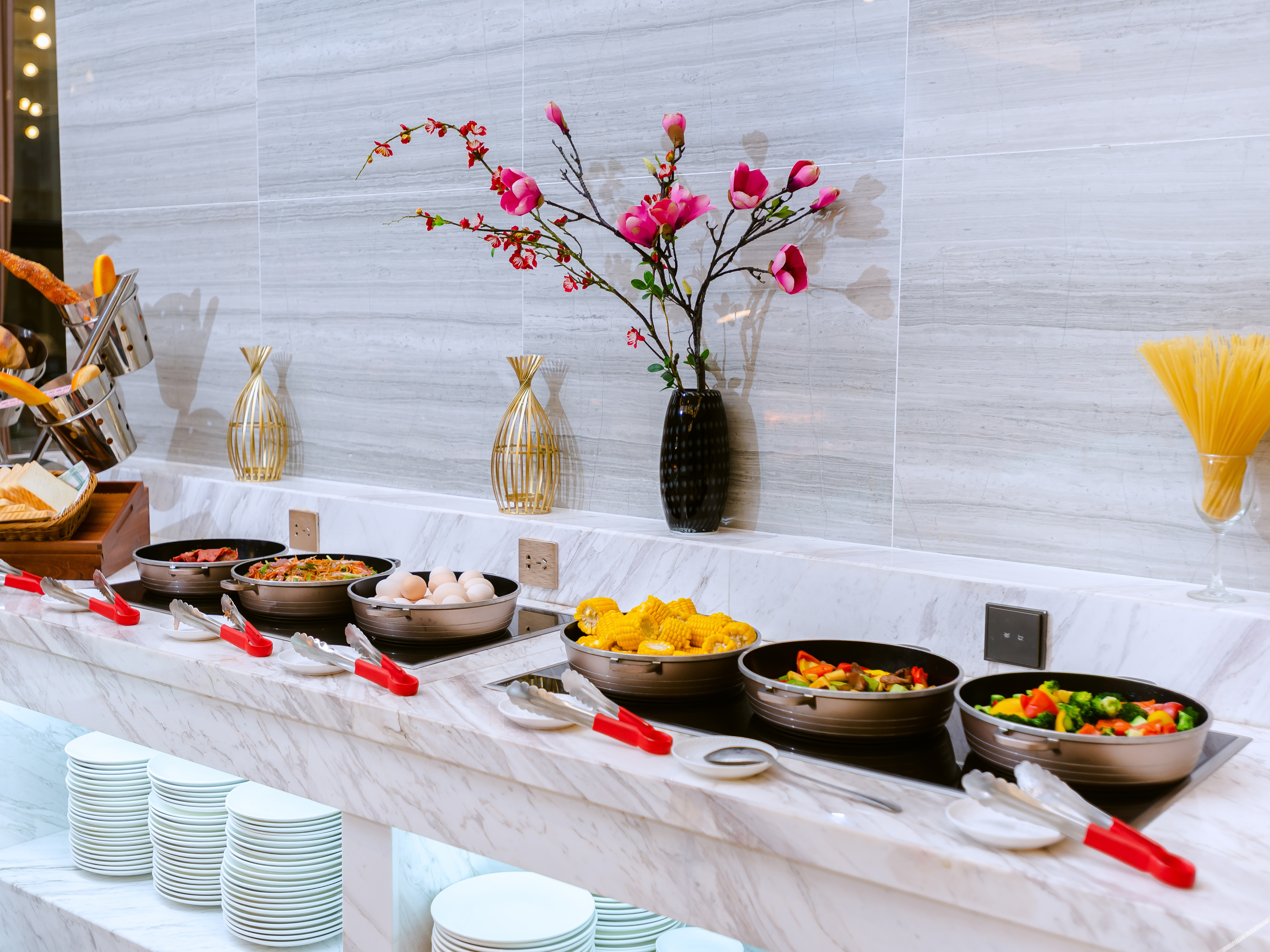 Echarm Hotel (Dongguan Guoji Qichecheng Lanqiuzhongxin) 3*