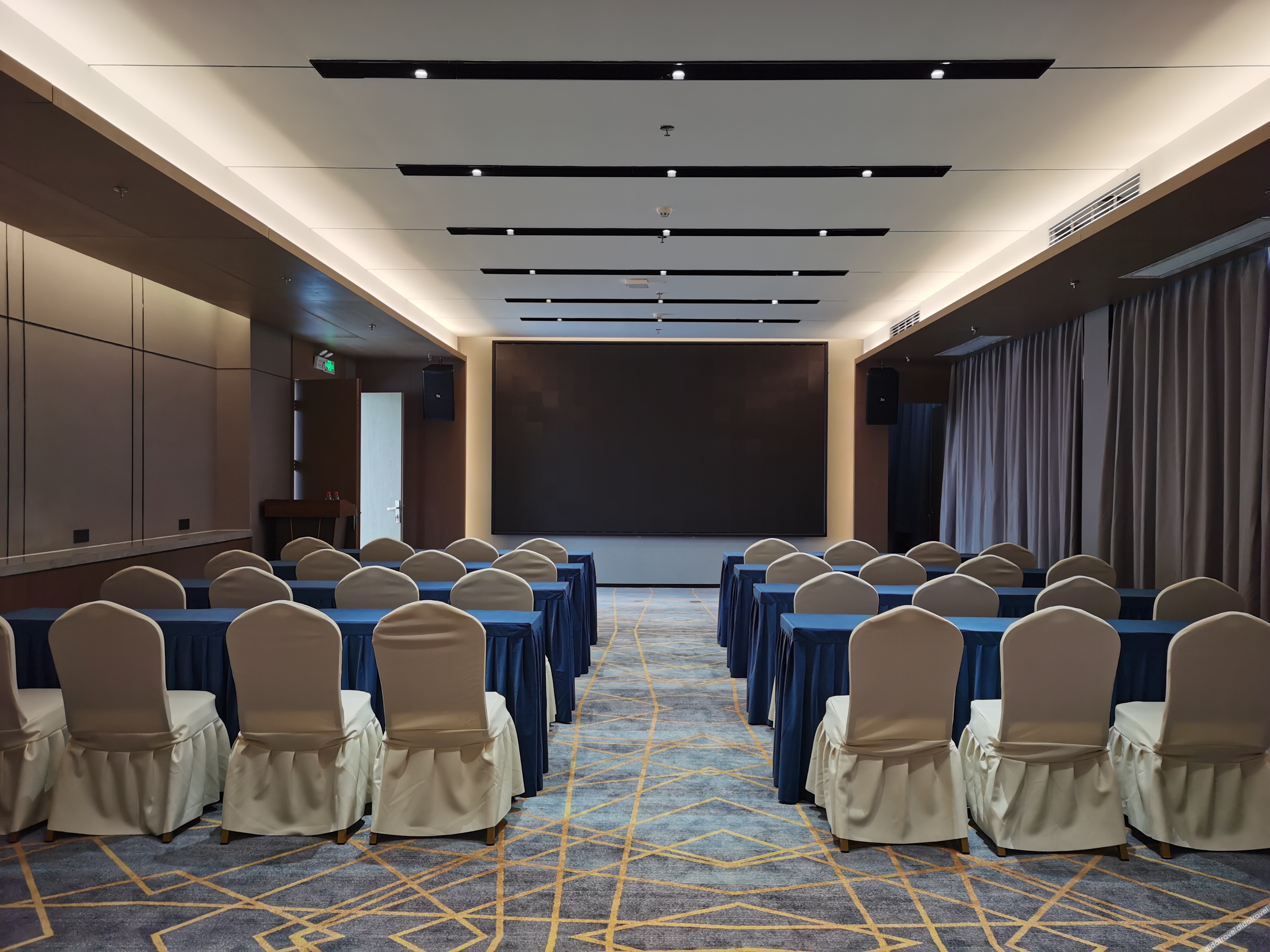 Echarm Hotel (Dongguan Guoji Qichecheng Lanqiuzhongxin) 3*
