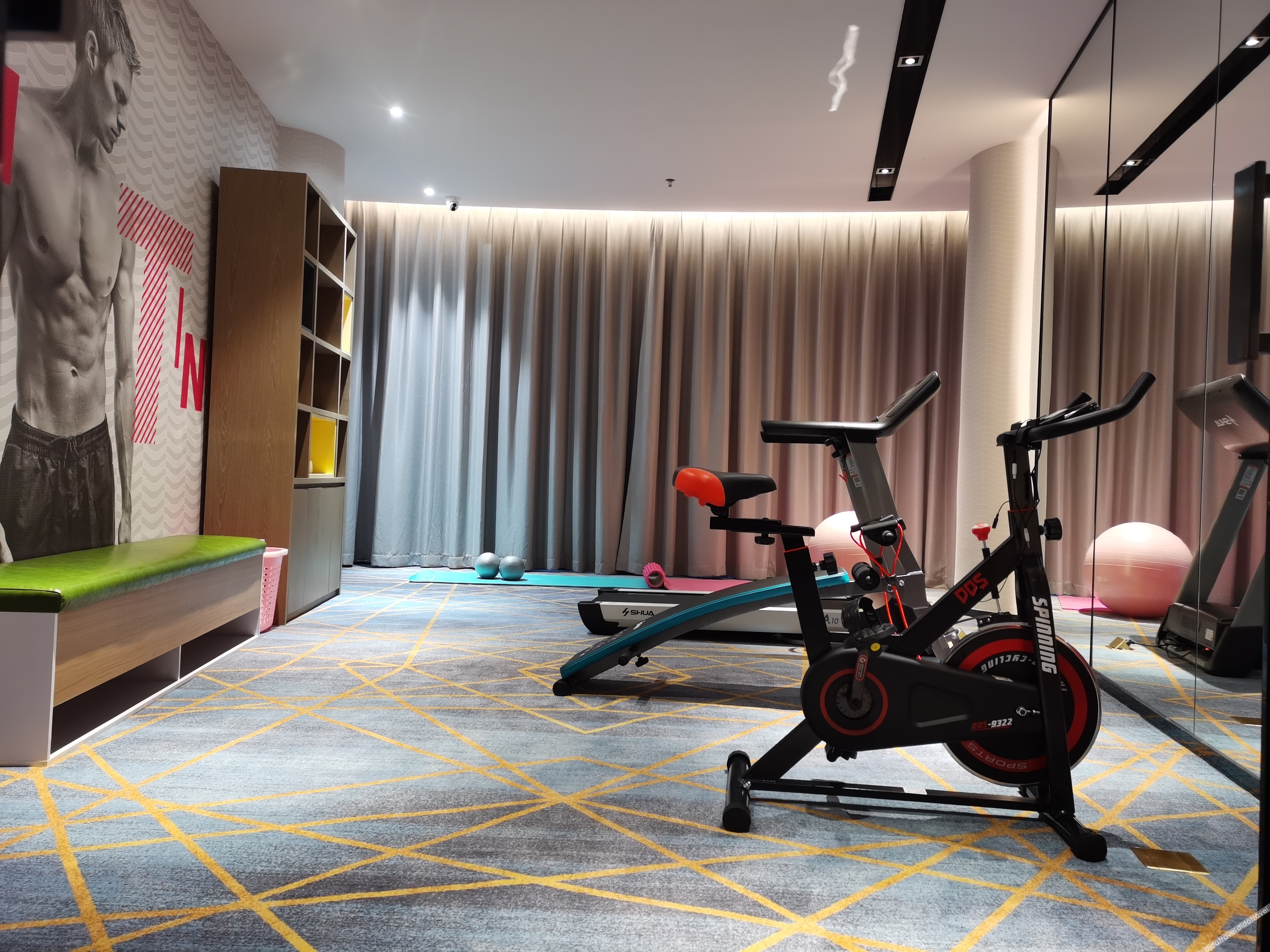 Echarm Hotel (Dongguan Guoji Qichecheng Lanqiuzhongxin) 3*