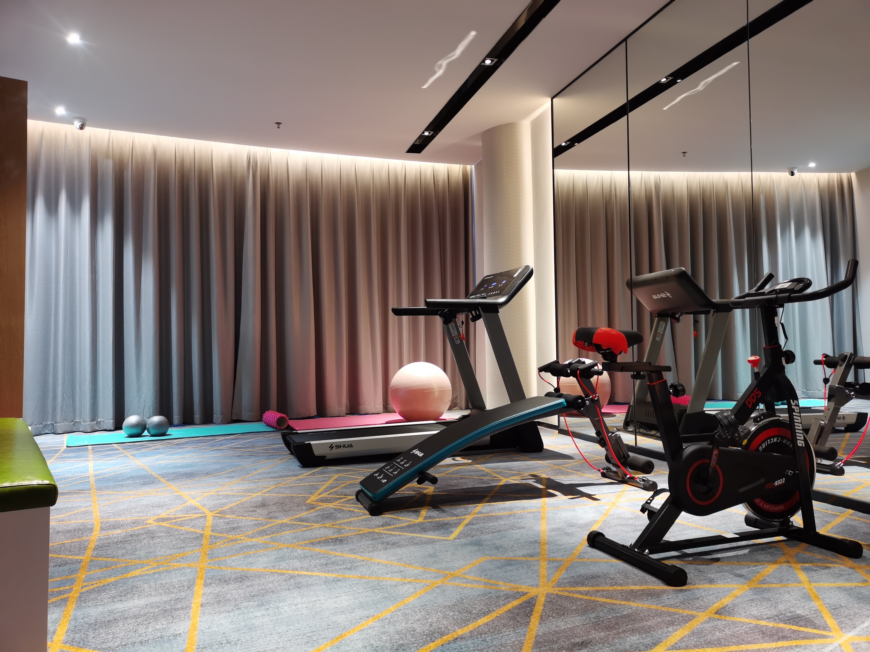 Echarm Hotel (Dongguan Guoji Qichecheng Lanqiuzhongxin) 3*