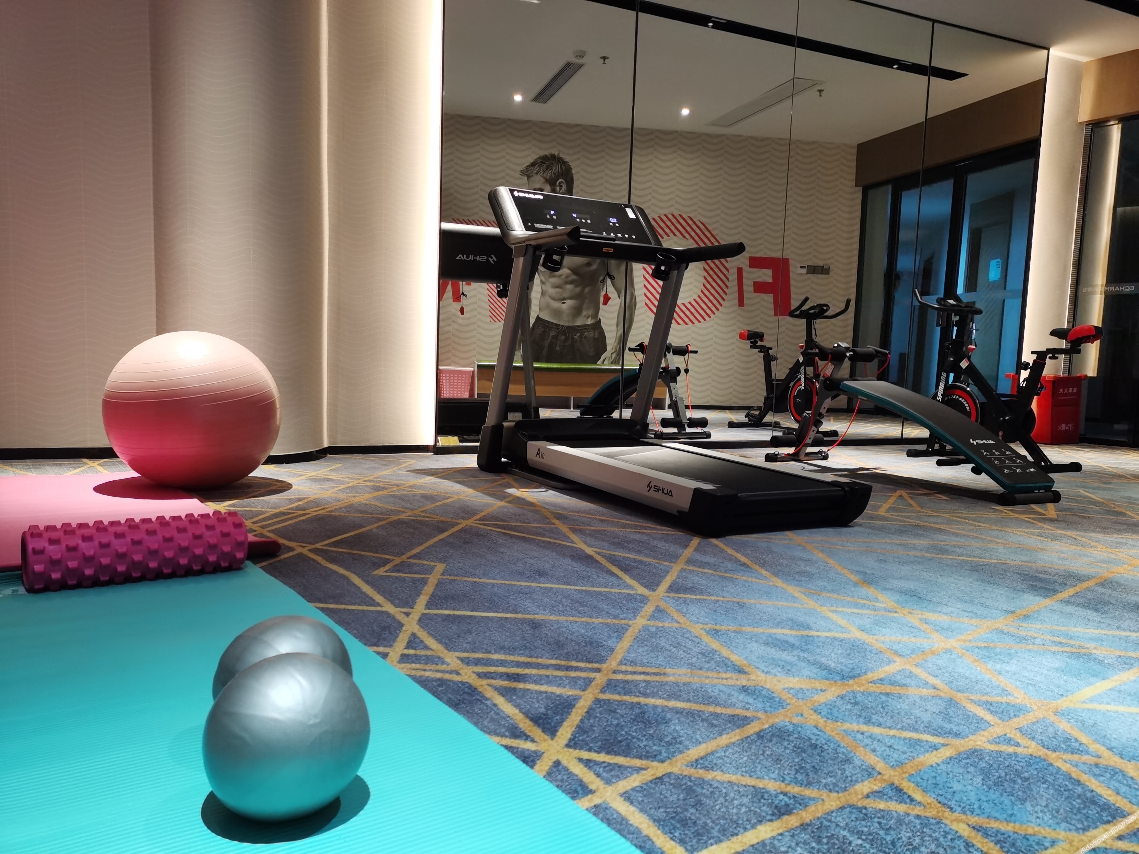 Echarm Hotel (Dongguan Guoji Qichecheng Lanqiuzhongxin) 3*