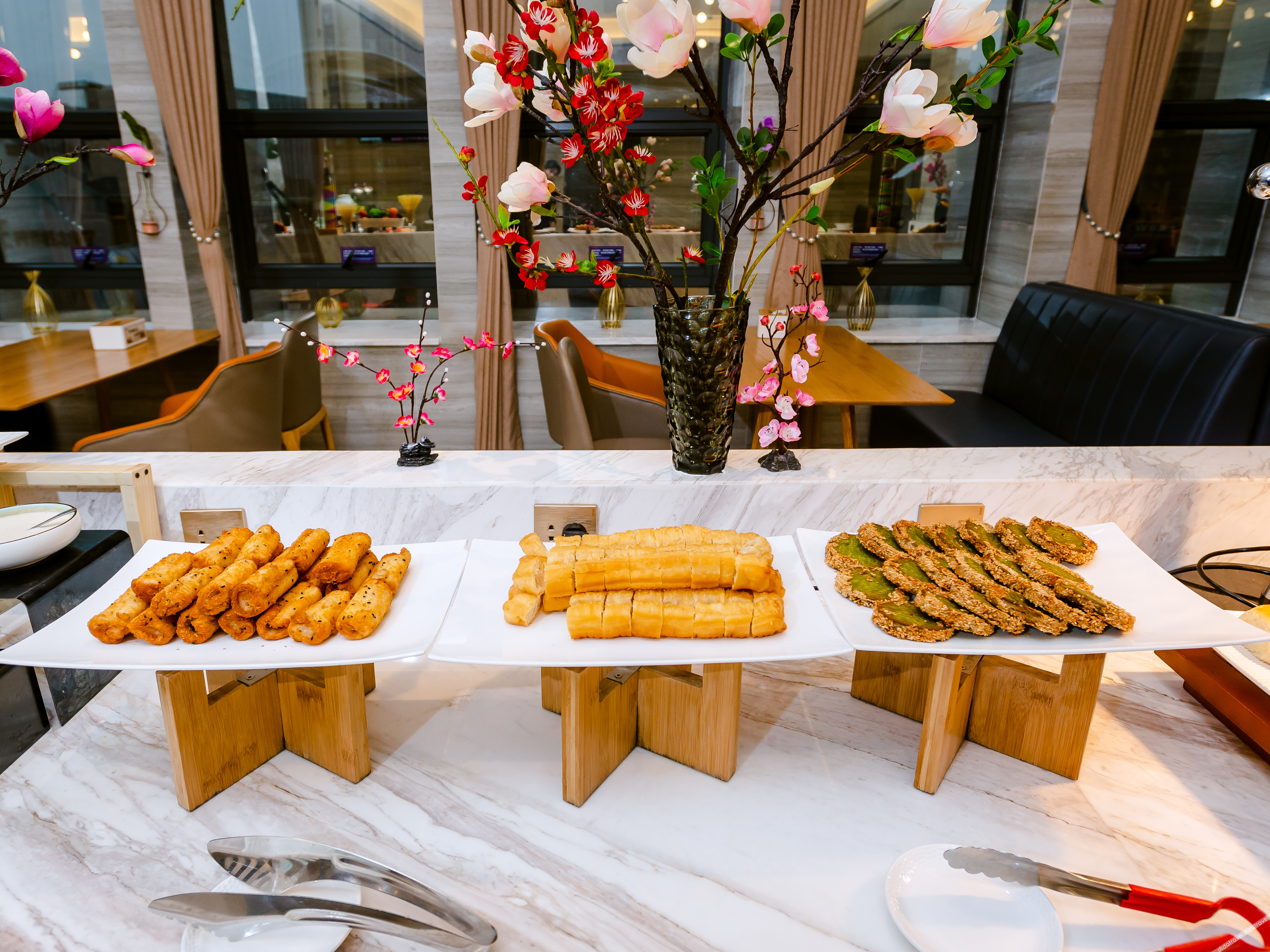 Echarm Hotel (Dongguan Guoji Qichecheng Lanqiuzhongxin) 3*