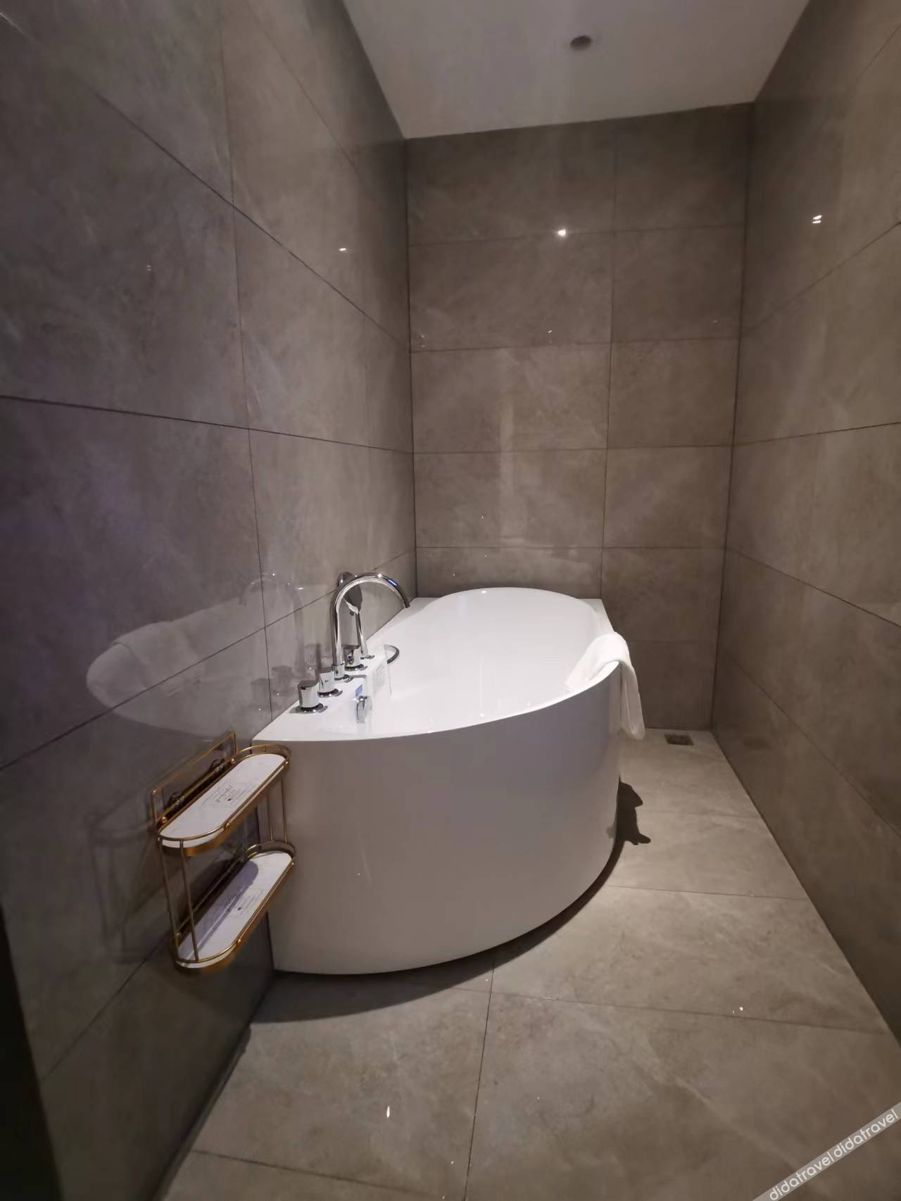 Echarm Hotel (Dongguan Guoji Qichecheng Lanqiuzhongxin) 3*