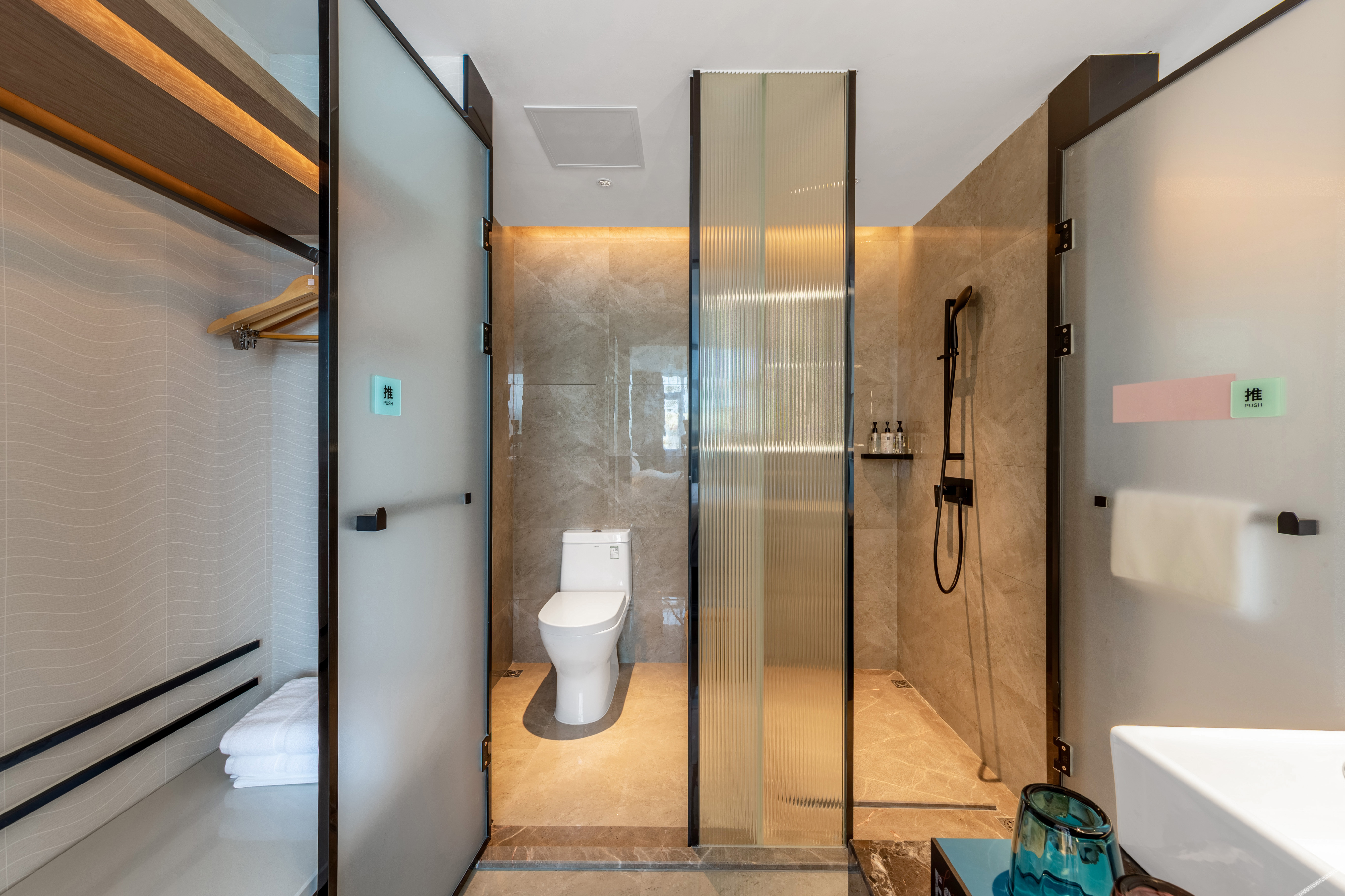Echarm Hotel (Dongguan Guoji Qichecheng Lanqiuzhongxin) 3*