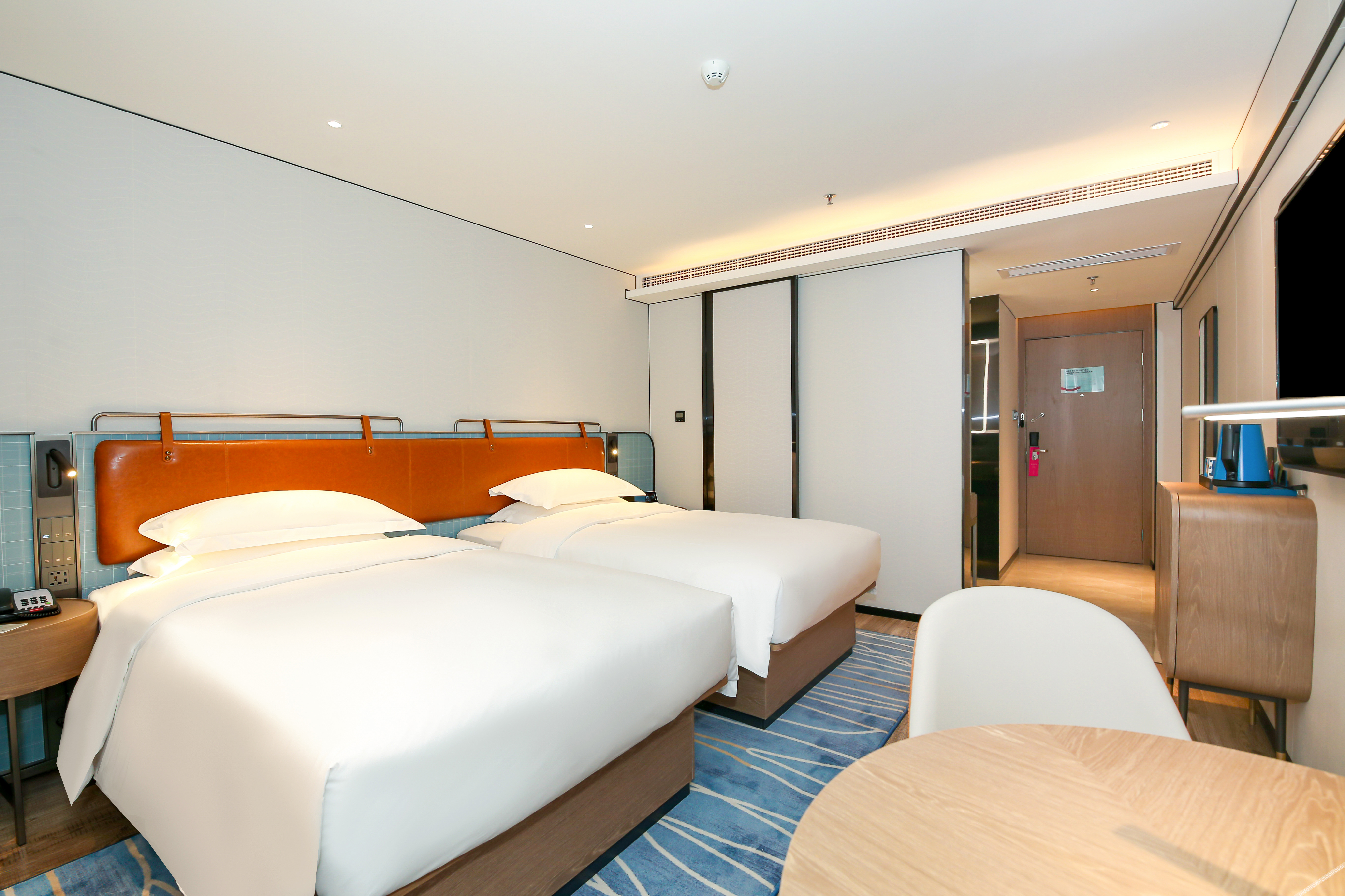 Echarm Hotel (Dongguan Guoji Qichecheng Lanqiuzhongxin) 3*
