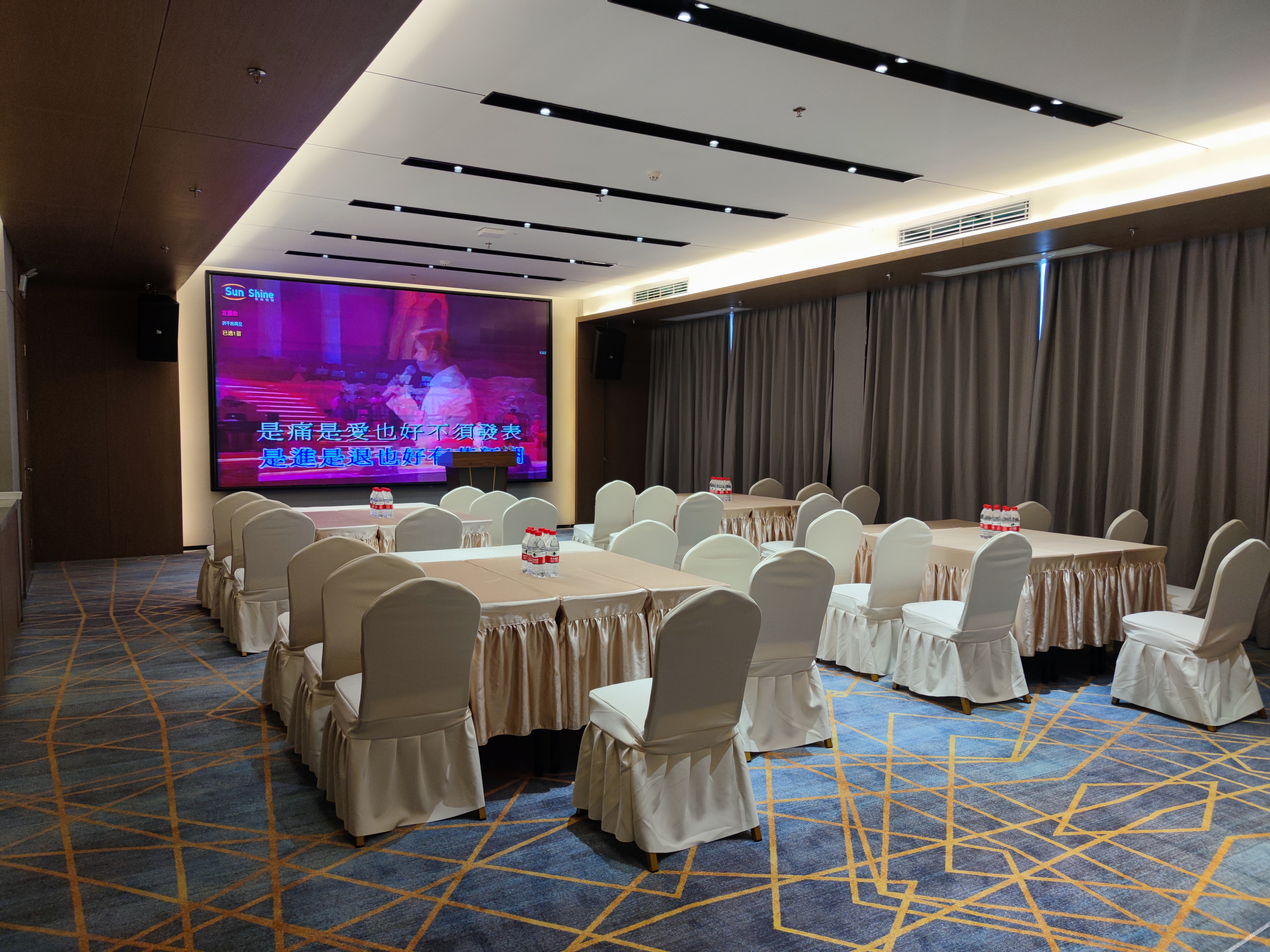 Echarm Hotel (Dongguan Guoji Qichecheng Lanqiuzhongxin) 3*