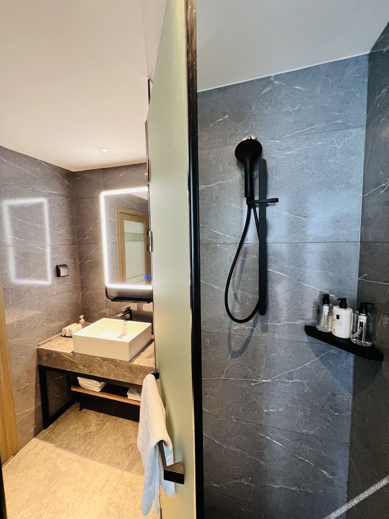 Echarm Hotel (Jishoushi Government Qianzhou Ancient City) 3*