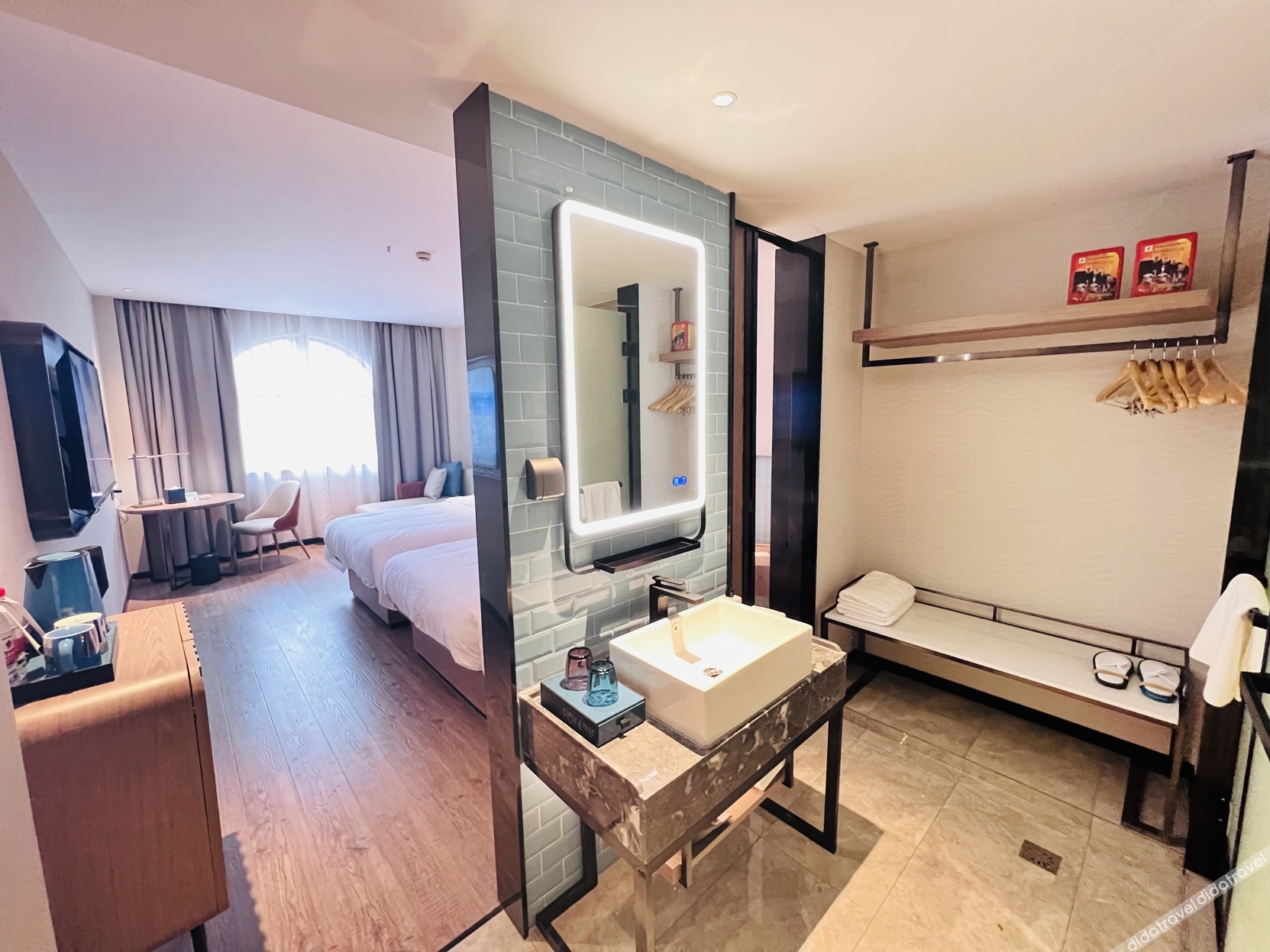 Echarm Hotel (Jishoushi Government Qianzhou Ancient City) 3*