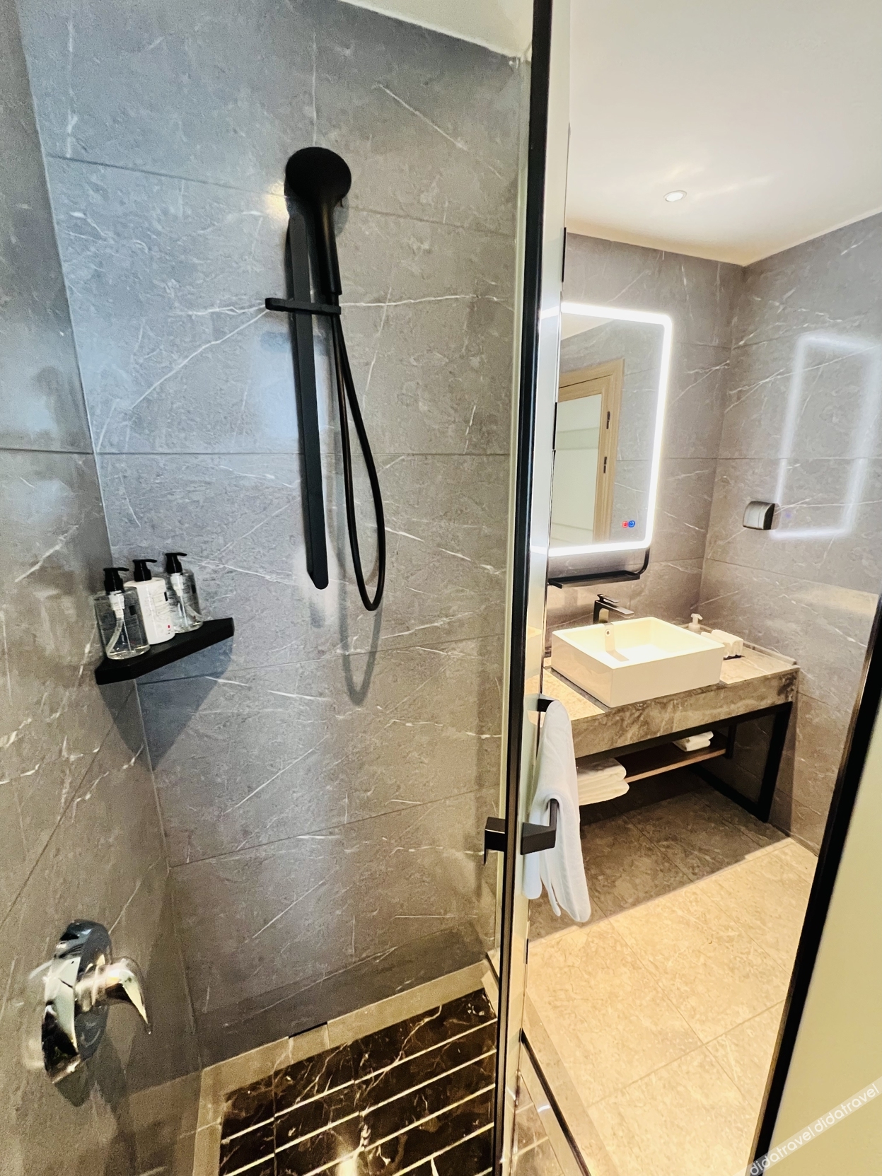Echarm Hotel (Jishoushi Government Qianzhou Ancient City) 3*