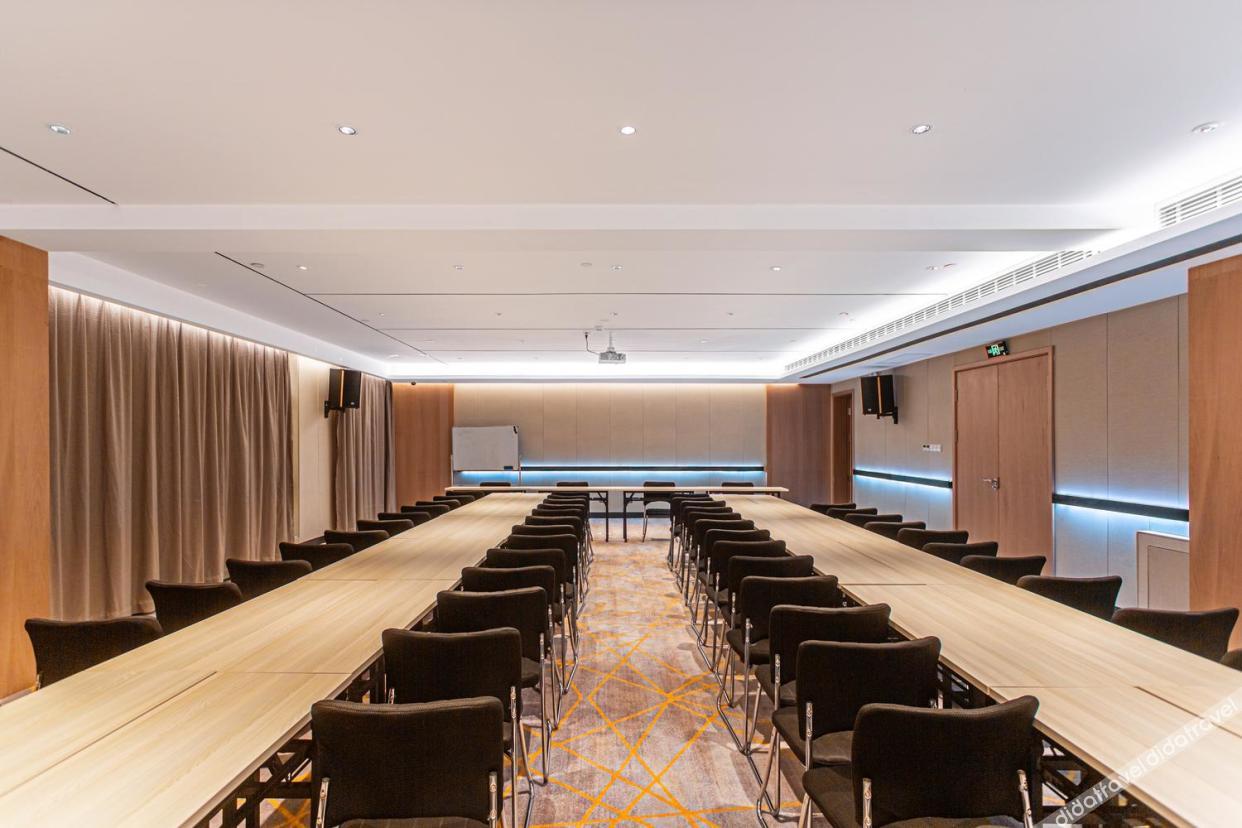 Echarm Hotel (Jishoushi Government Qianzhou Ancient City) 3*