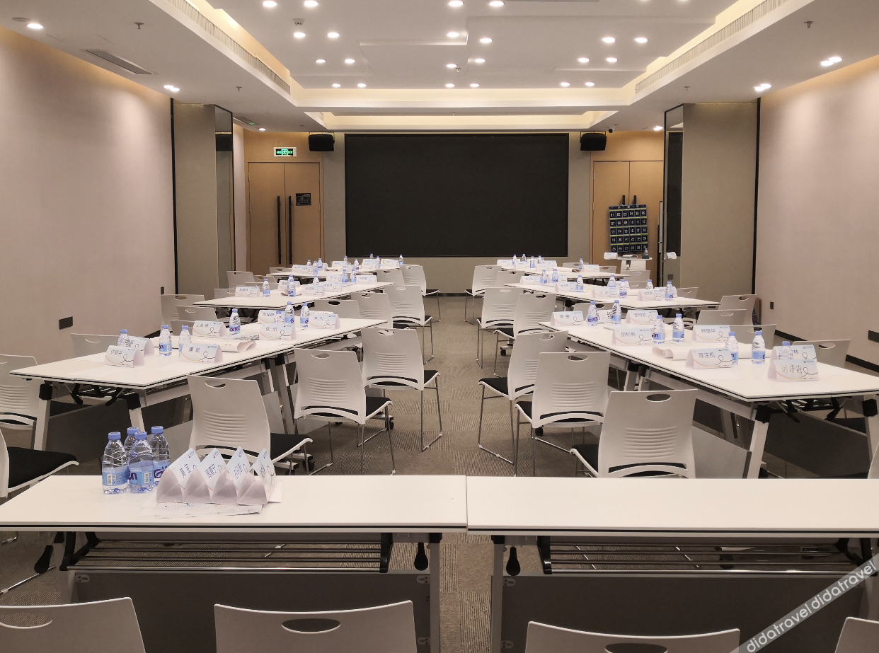 Days Inn by Wyndham Zhuhai Golden Bay Ocean Spring Resort 4*