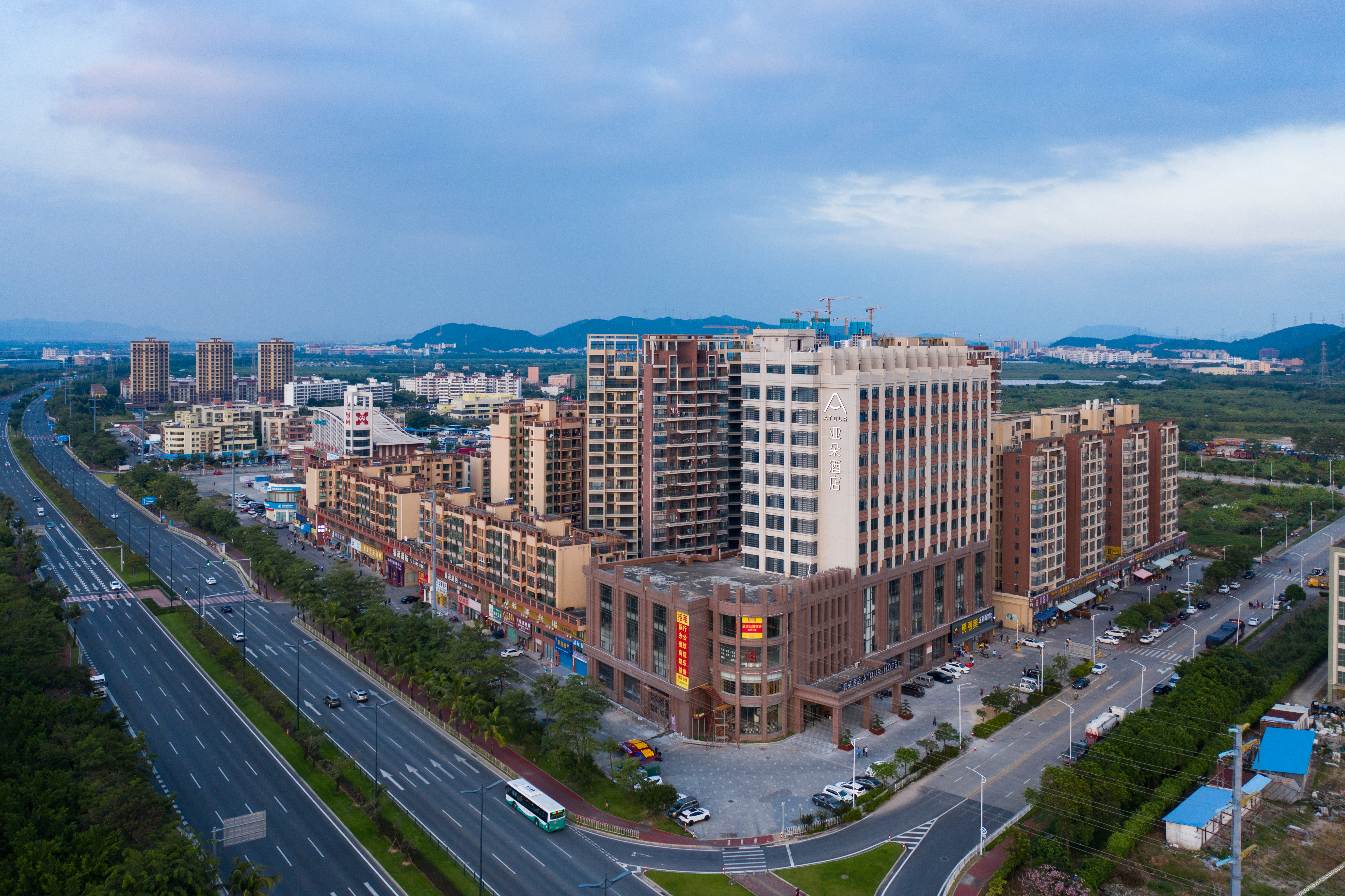 Days Inn by Wyndham Zhuhai Golden Bay Ocean Spring Resort 4*