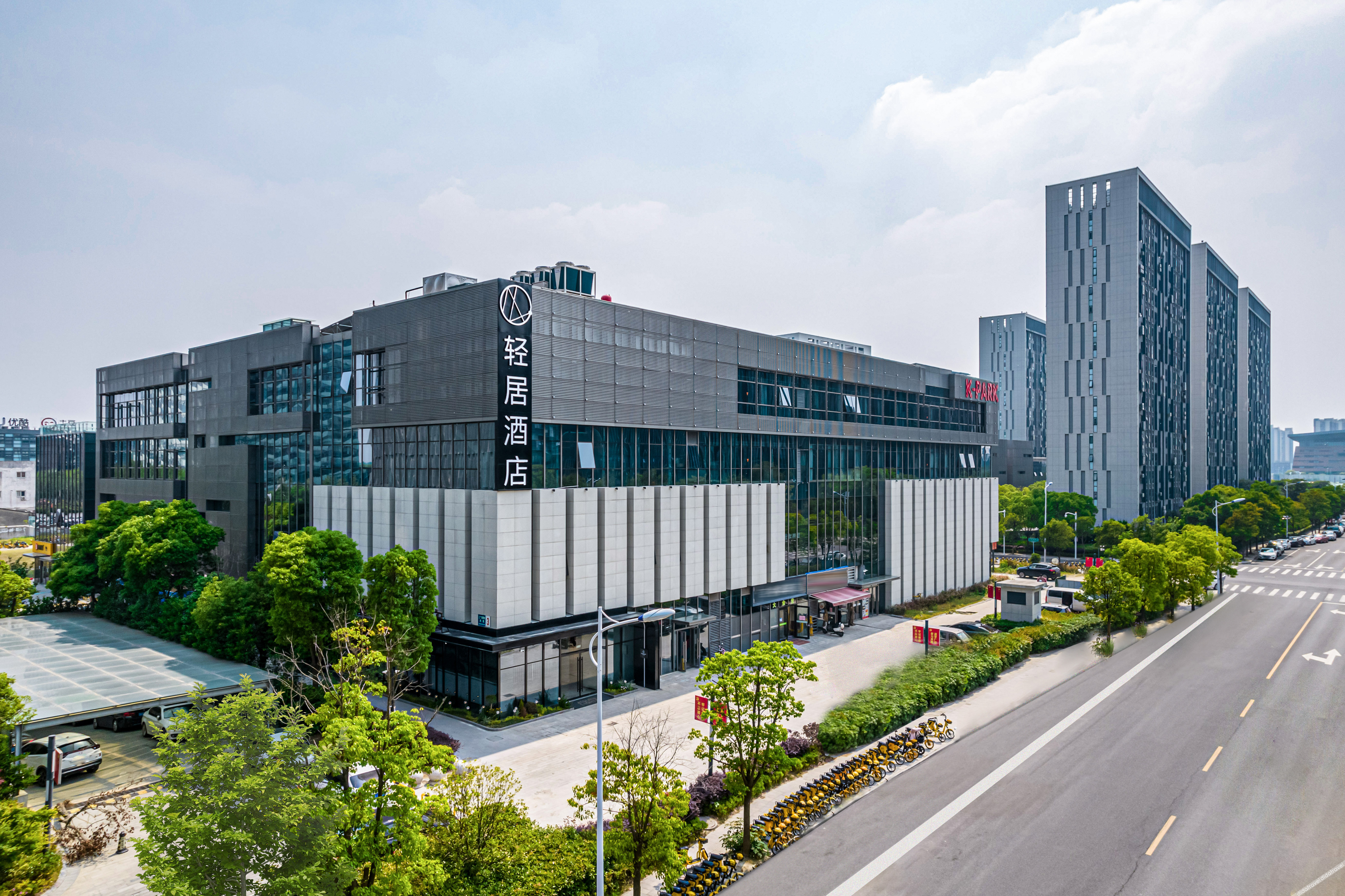 Atour X Hotel Yangzhou East Railway Station Li-Ning Sports Park 3*