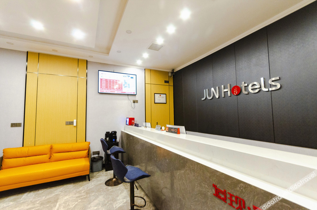 Junyi Chain Hotel (Luanchuan Laojunshan) 0*