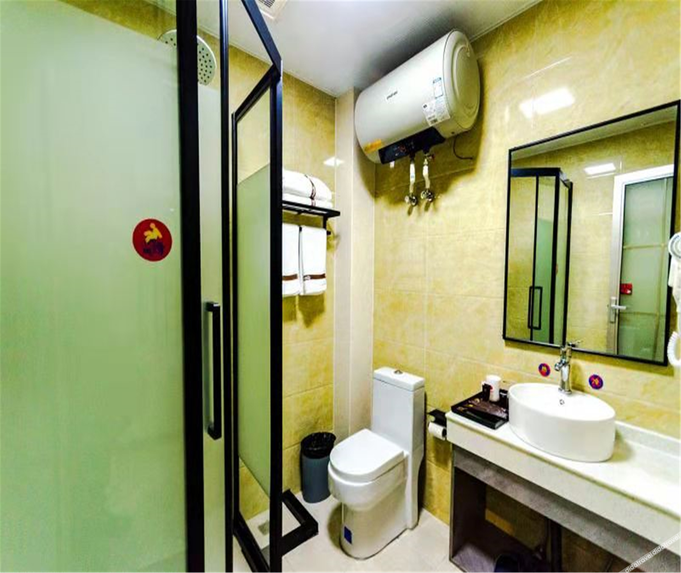 Junyi Chain Hotel (Luanchuan Laojunshan) 0*