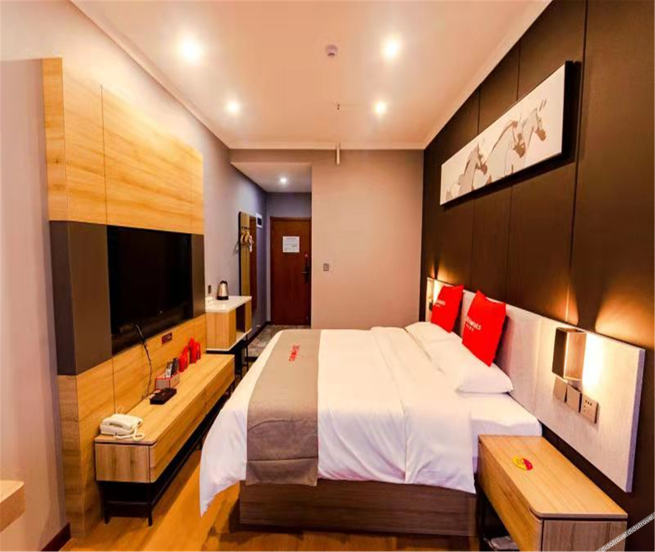 Junyi Chain Hotel (Luanchuan Laojunshan) 0*