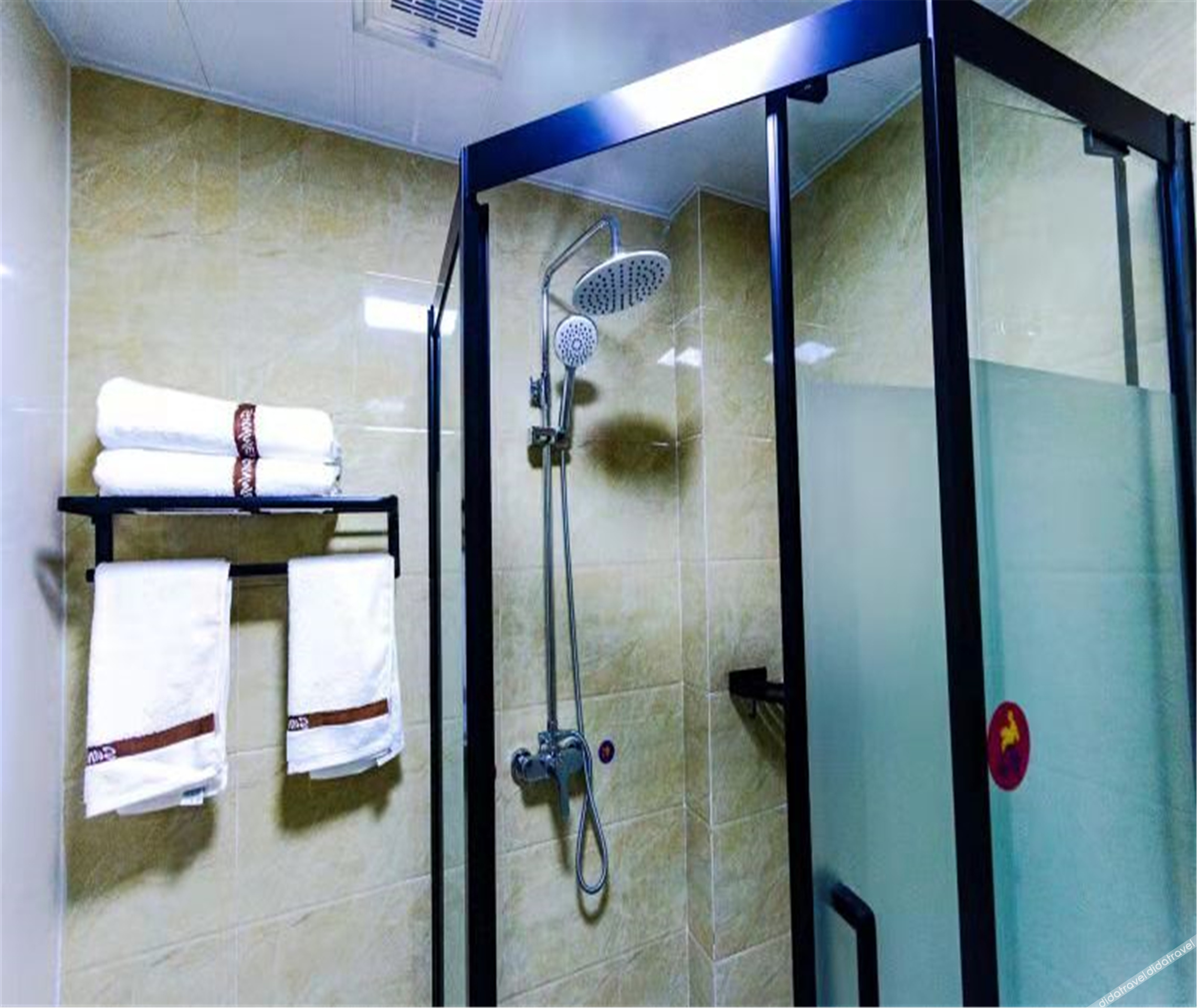 Junyi Chain Hotel (Luanchuan Laojunshan) 0*