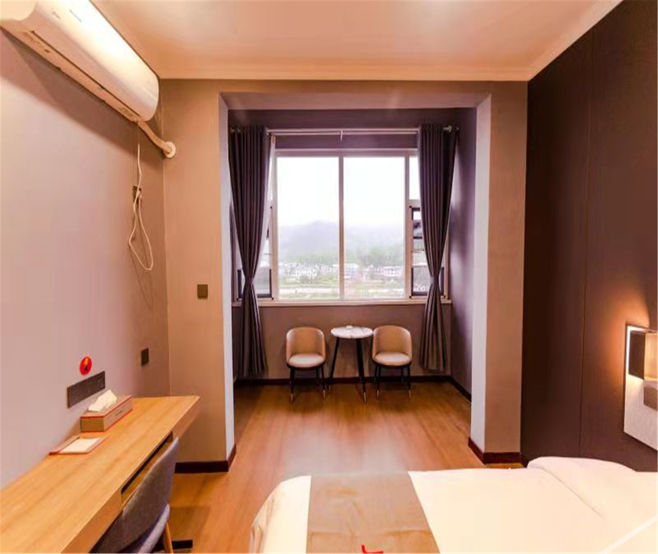 Junyi Chain Hotel (Luanchuan Laojunshan) 0*