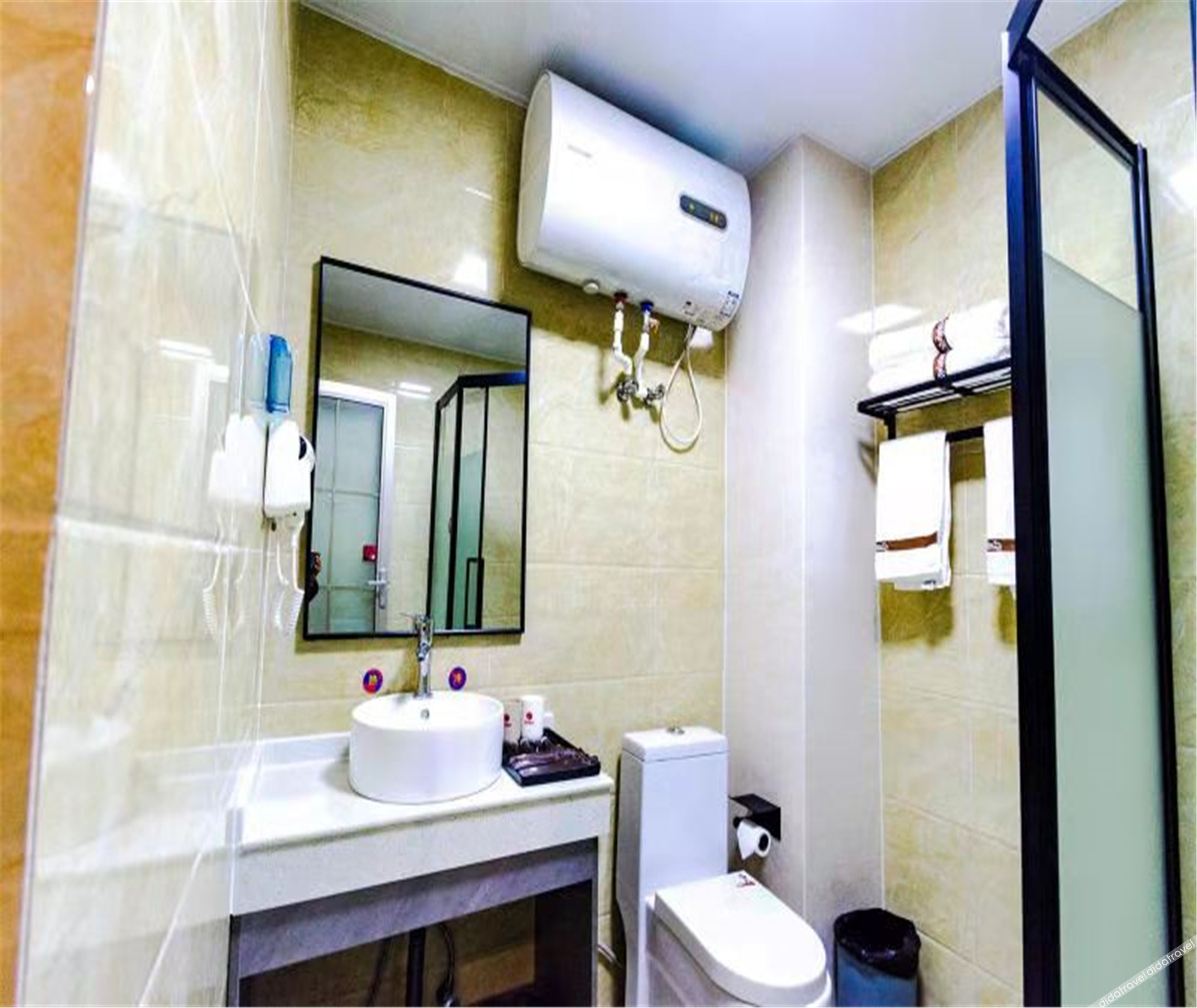 Junyi Chain Hotel (Luanchuan Laojunshan) 0*
