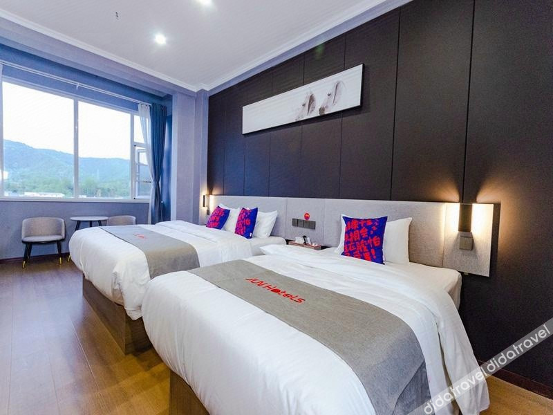 Junyi Chain Hotel (Luanchuan Laojunshan) 0*