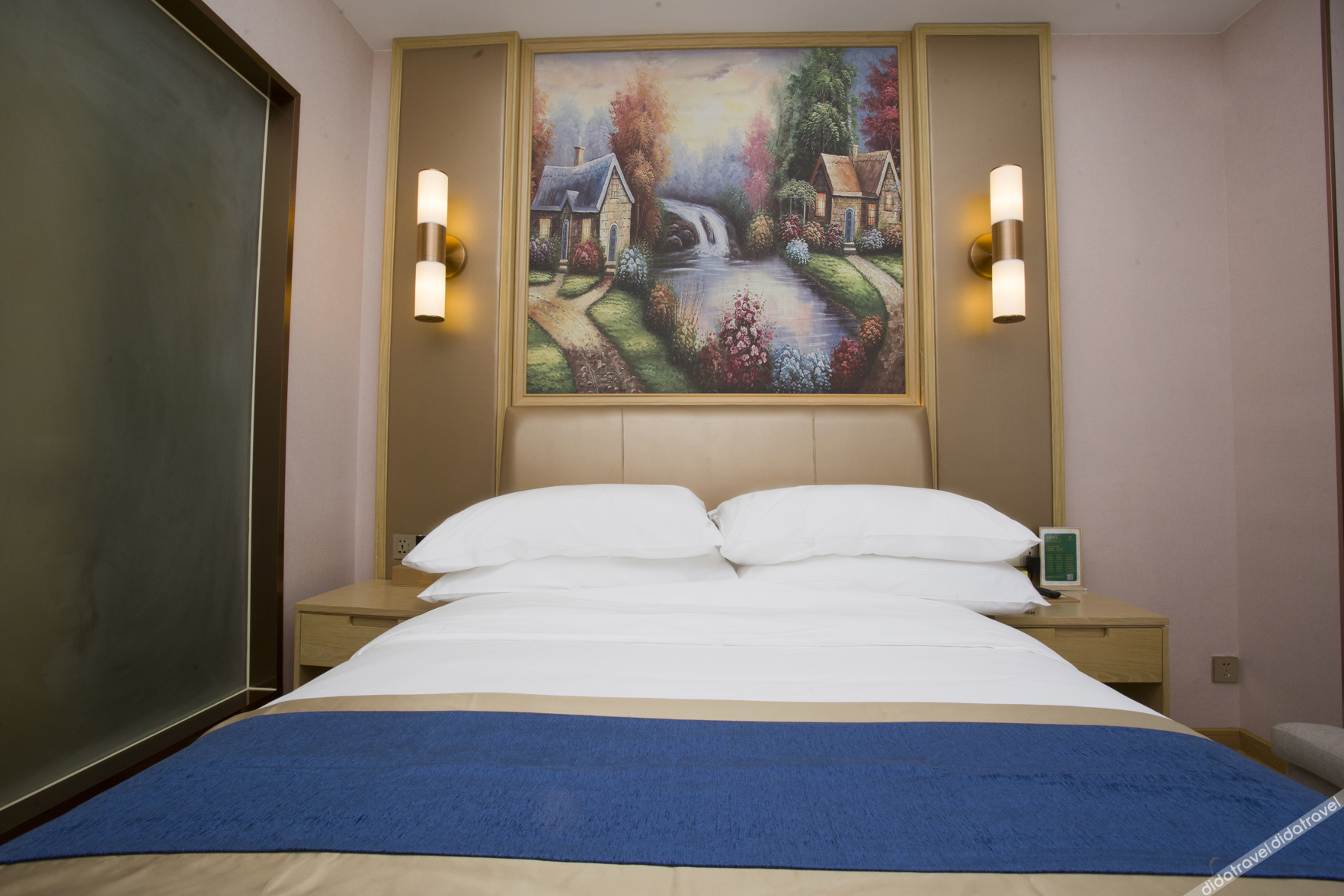 Vienna International Hotel (Dongwu South Road Hongzhuang Metro Station) 4*