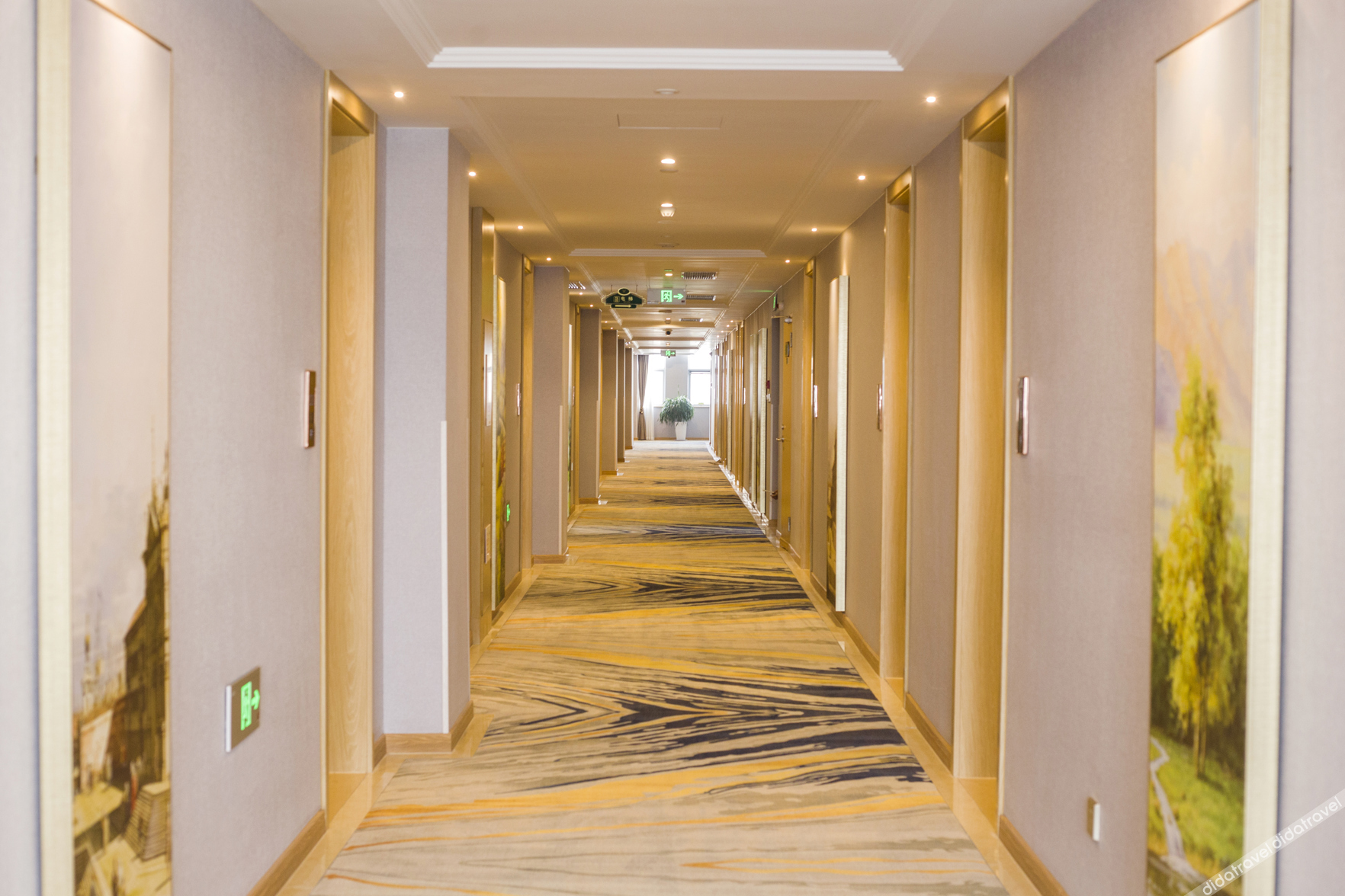 Vienna International Hotel (Dongwu South Road Hongzhuang Metro Station) 4*