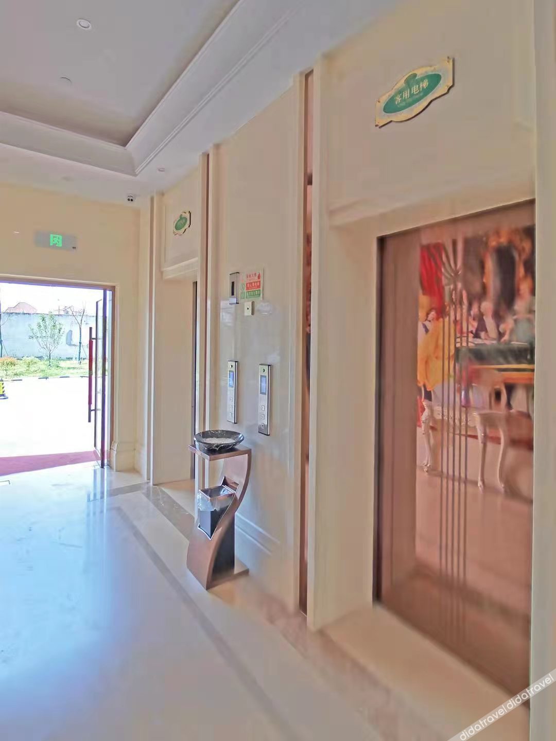 Vienna International Hotel (Dongwu South Road Hongzhuang Metro Station) 4*