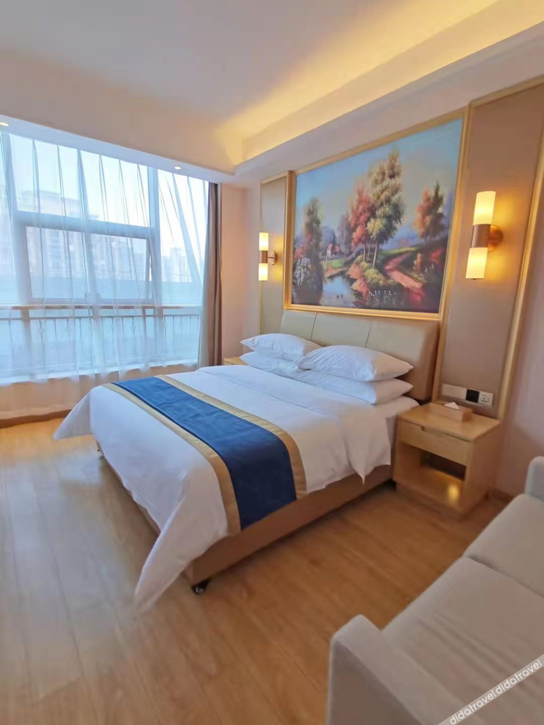 Vienna International Hotel (Dongwu South Road Hongzhuang Metro Station) 4*