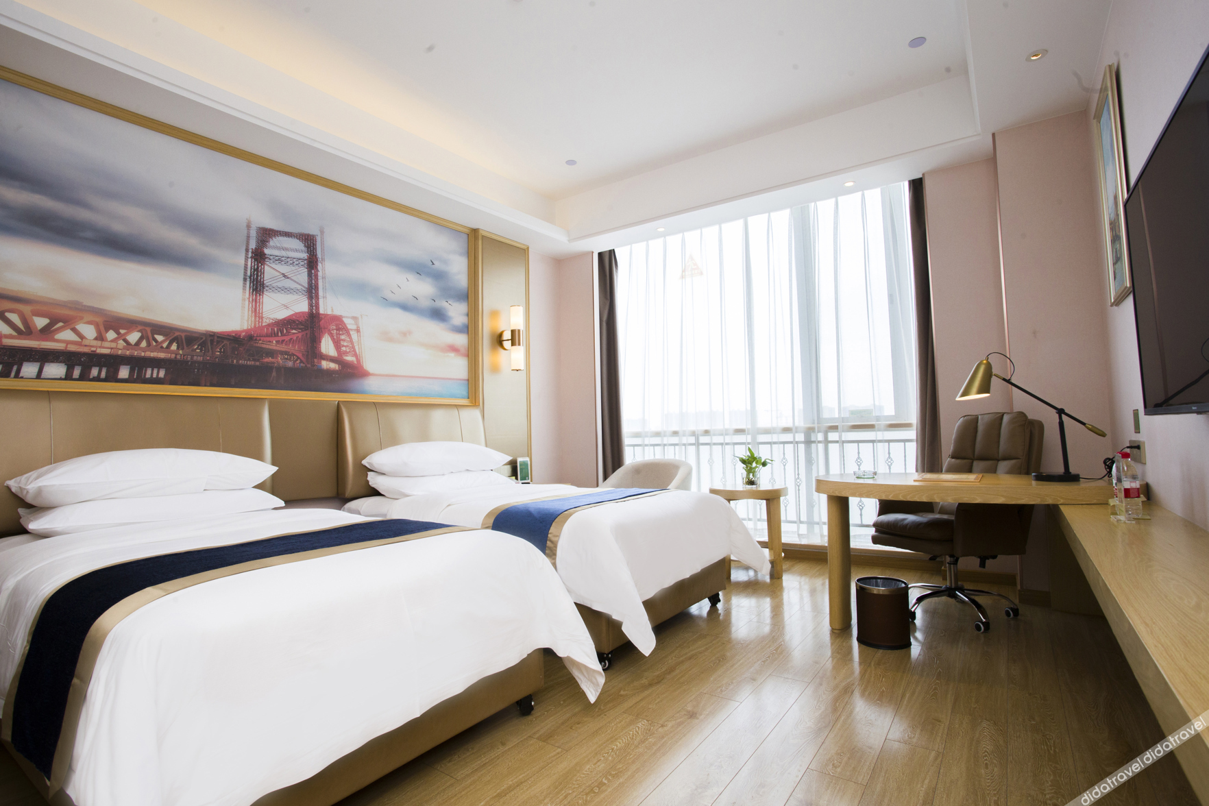 Vienna International Hotel (Dongwu South Road Hongzhuang Metro Station) 4*