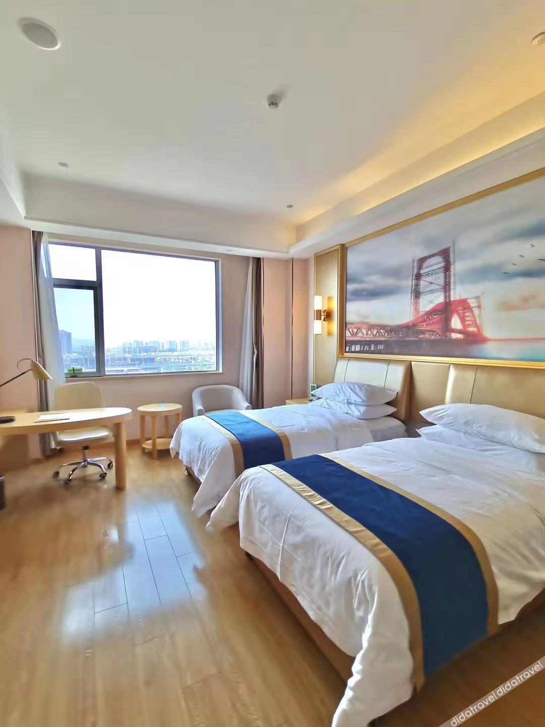 Vienna International Hotel (Dongwu South Road Hongzhuang Metro Station) 4*