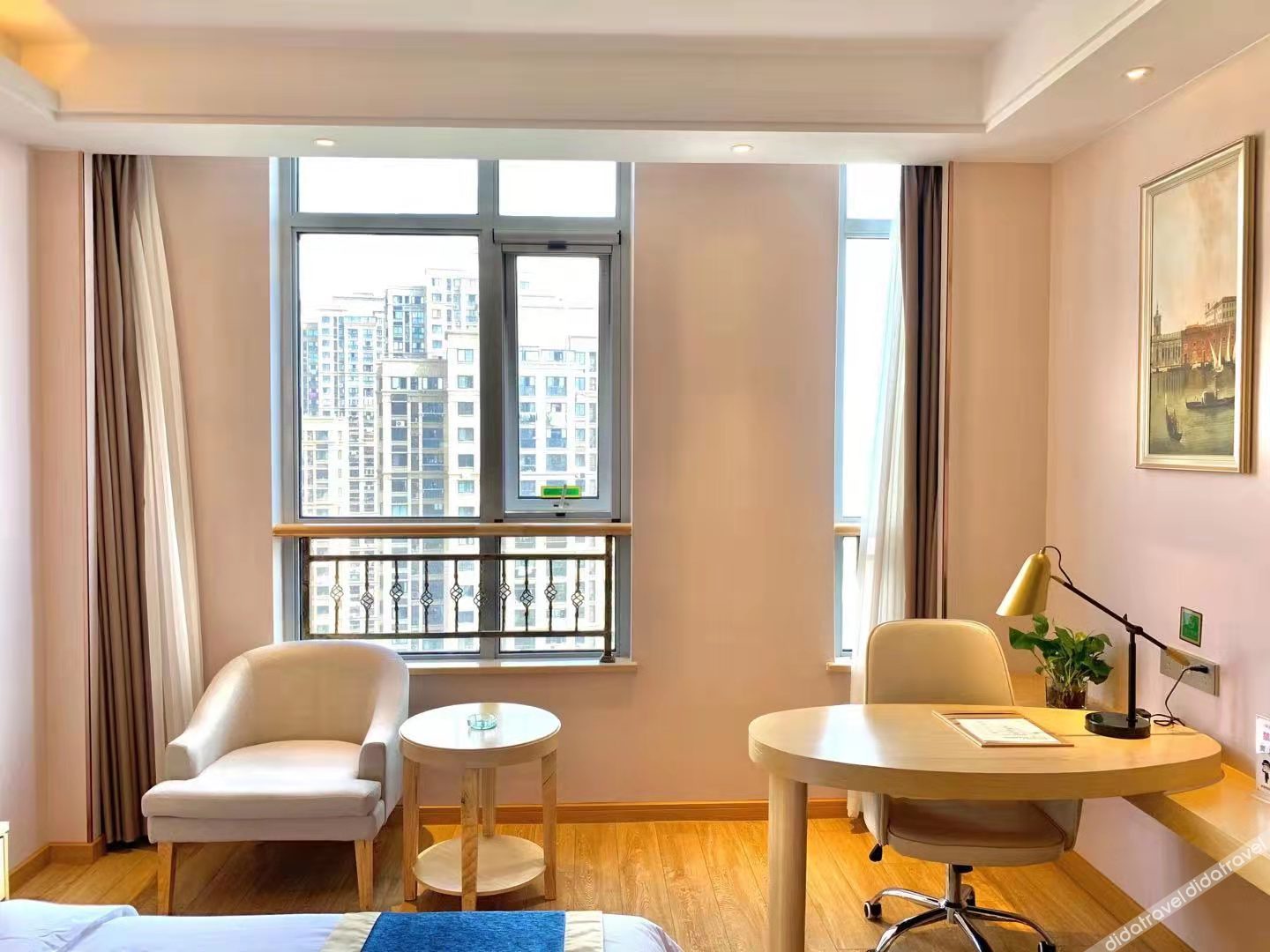 Vienna International Hotel (Dongwu South Road Hongzhuang Metro Station) 4*