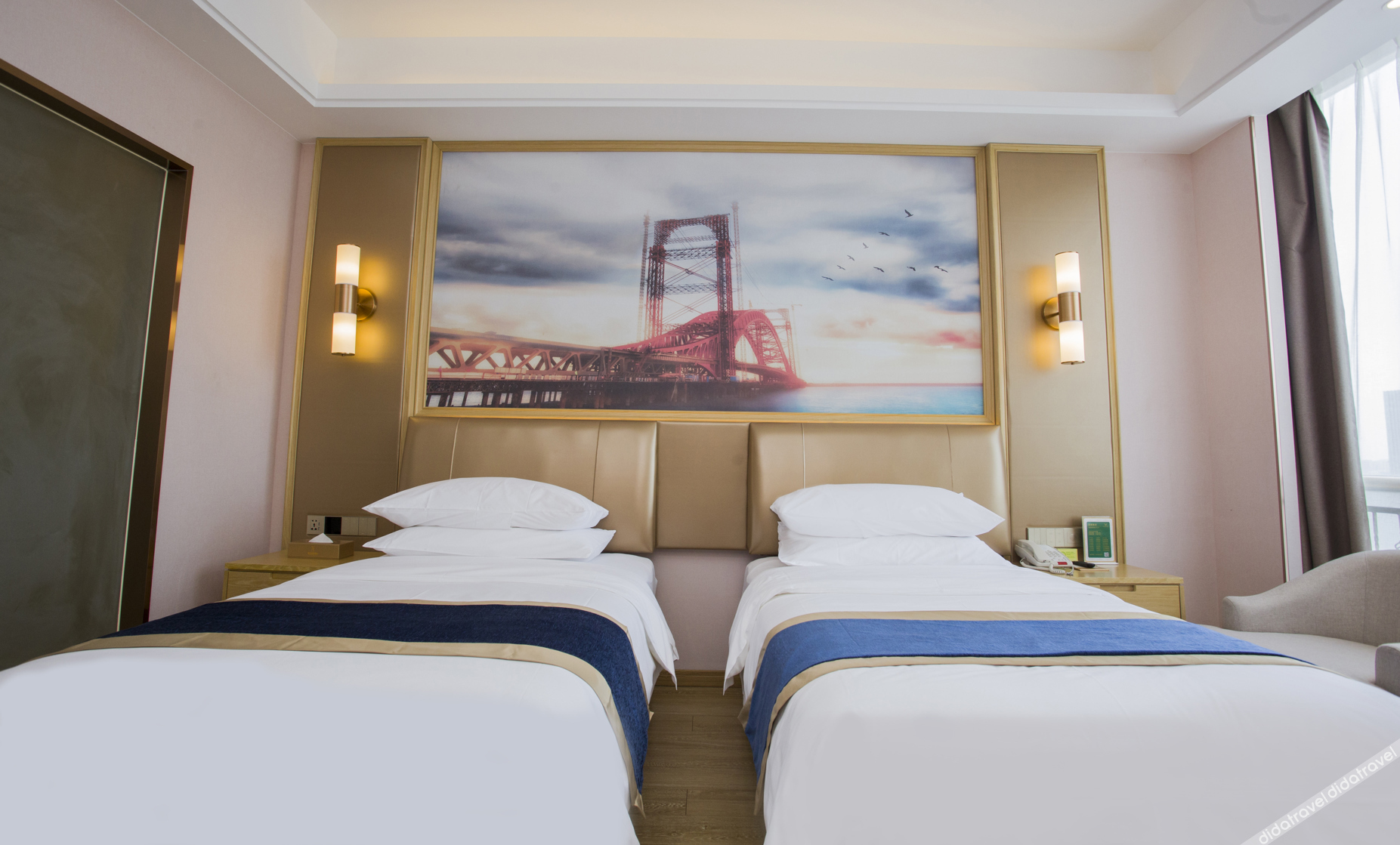 Vienna International Hotel (Dongwu South Road Hongzhuang Metro Station) 4*