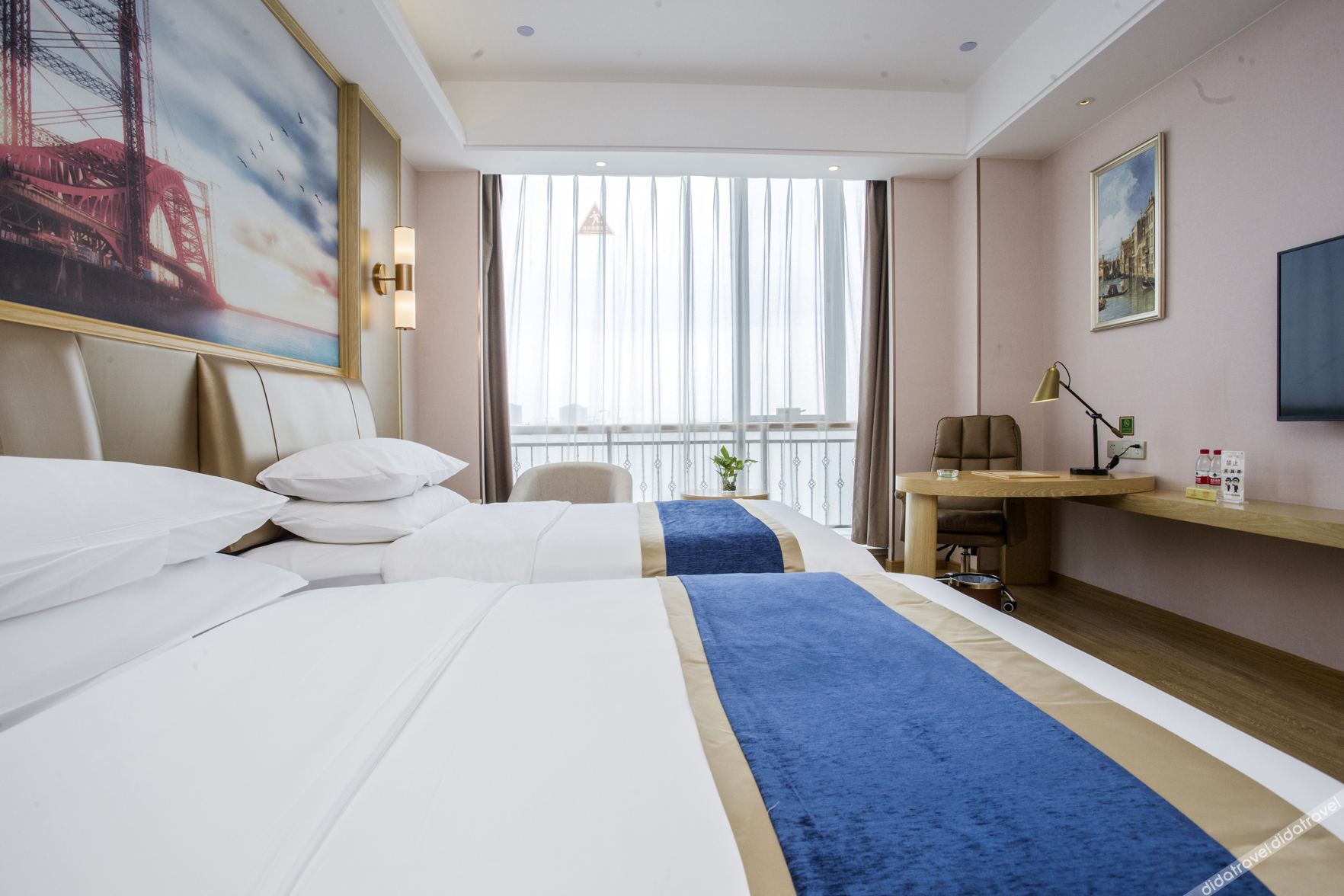 Vienna International Hotel (Dongwu South Road Hongzhuang Metro Station) 4*