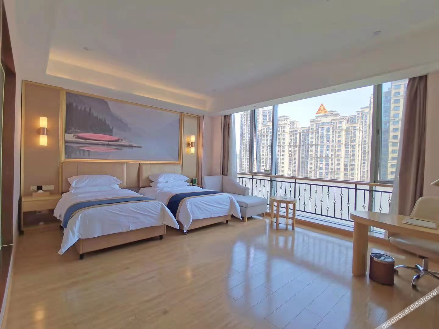 Vienna International Hotel (Dongwu South Road Hongzhuang Metro Station) 4*