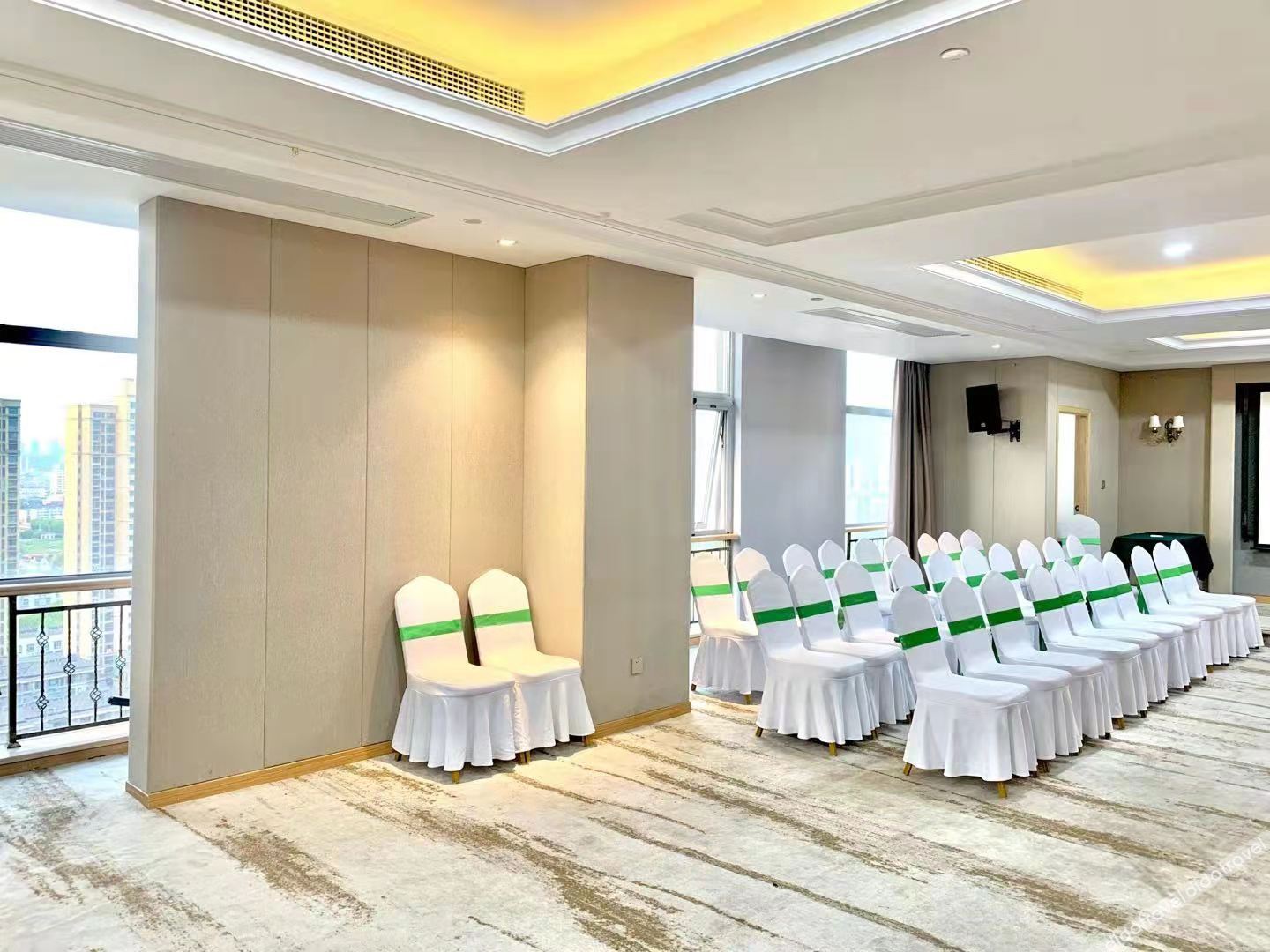 Vienna International Hotel (Dongwu South Road Hongzhuang Metro Station) 4*