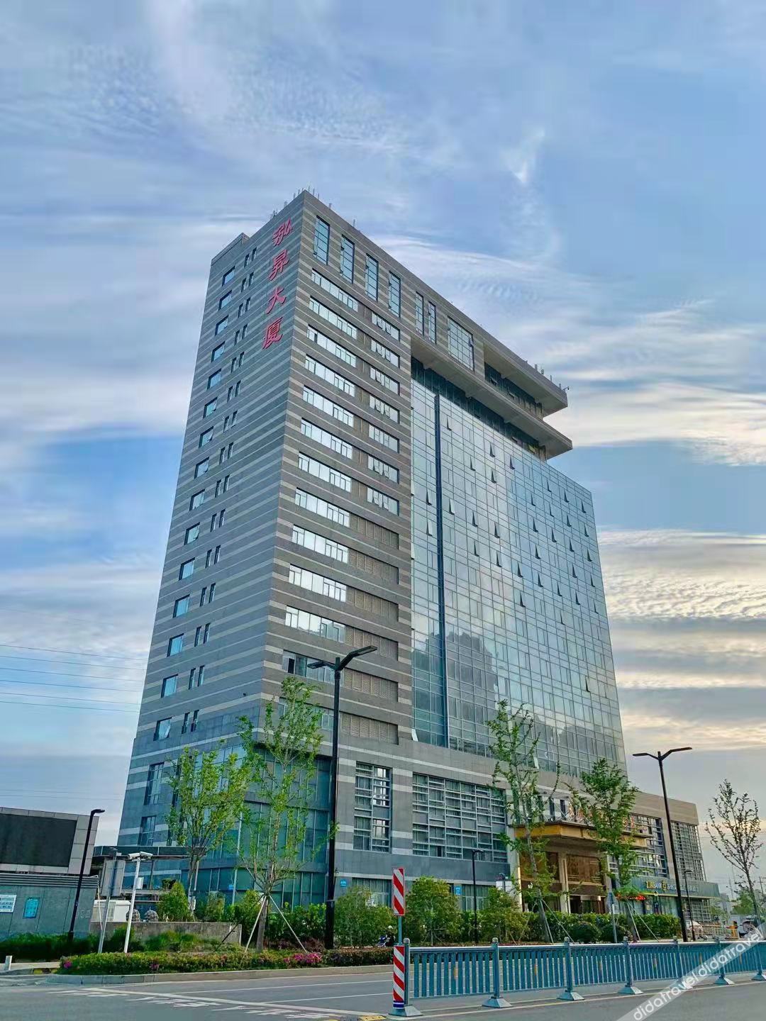 Vienna International Hotel (Dongwu South Road Hongzhuang Metro Station) 4*