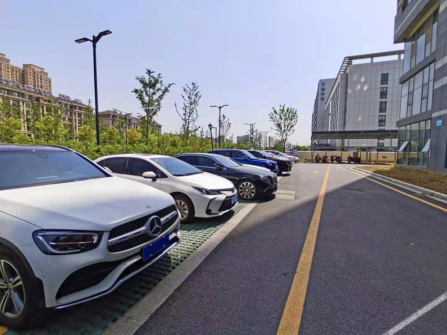 Vienna International Hotel (Dongwu South Road Hongzhuang Metro Station) 4*