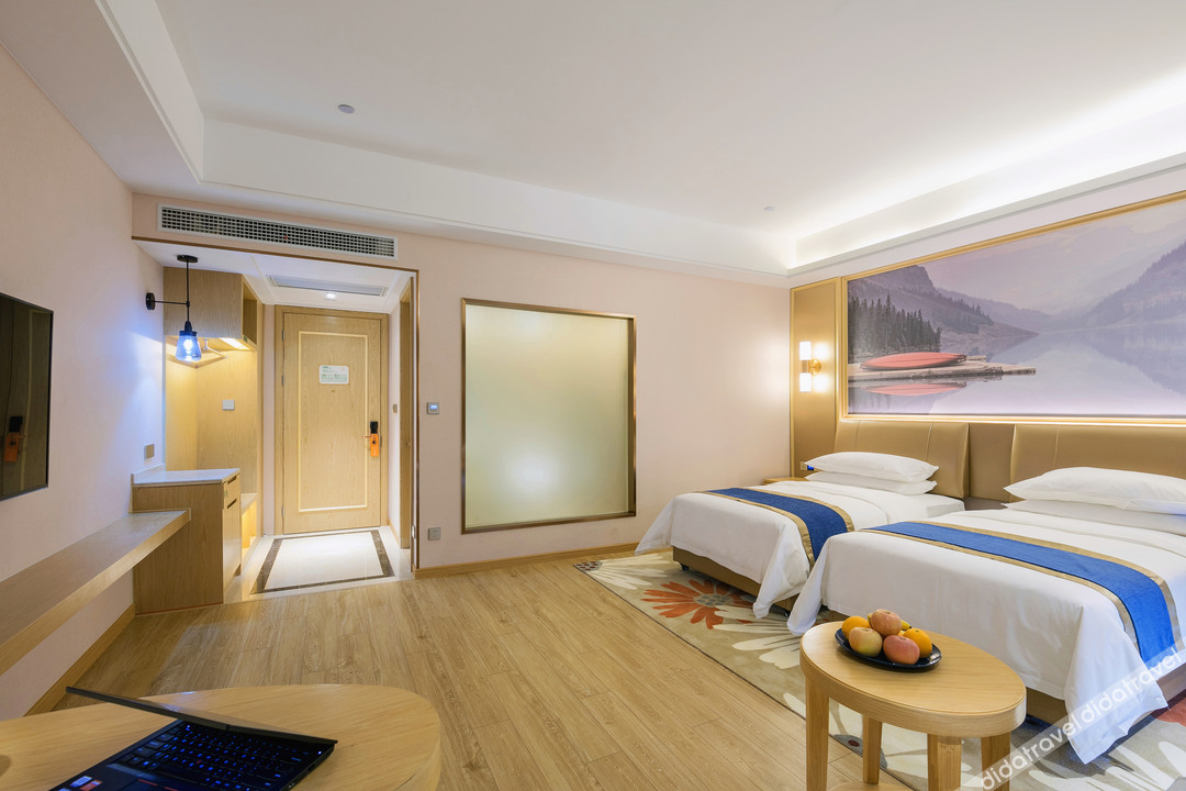 Vienna International Hotel (Dongwu South Road Hongzhuang Metro Station) 4*