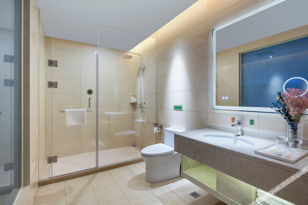 Vienna International Hotel (Dongwu South Road Hongzhuang Metro Station) 4*